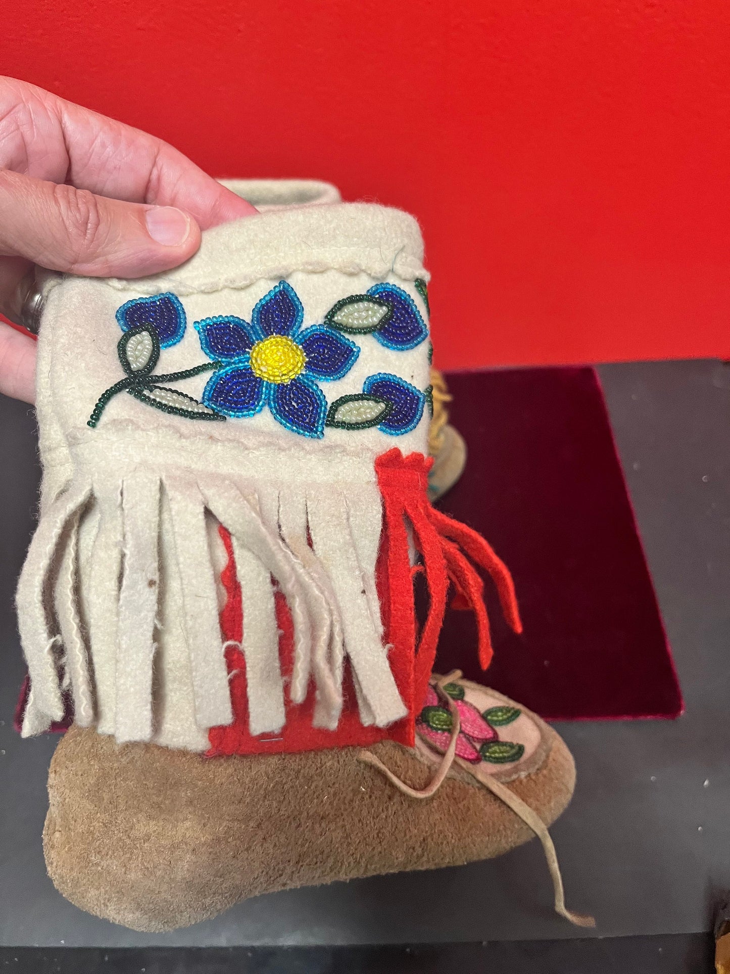 7 x 8 high antique, indigenous, first nations, pacific northwest coast moccasin boots   great condition