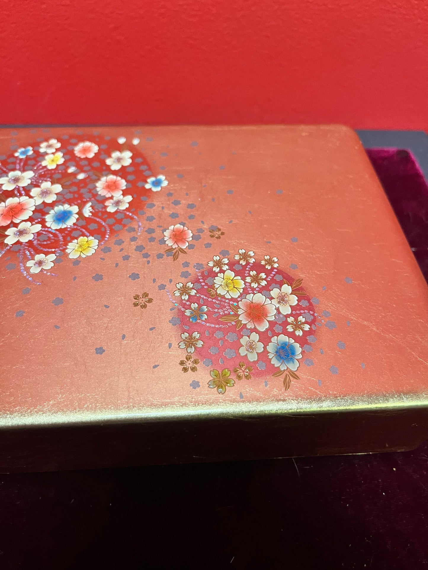 Lovely 8 x 6 x 2 high Japanese lacquer and painted box  exceptional quality in good condition