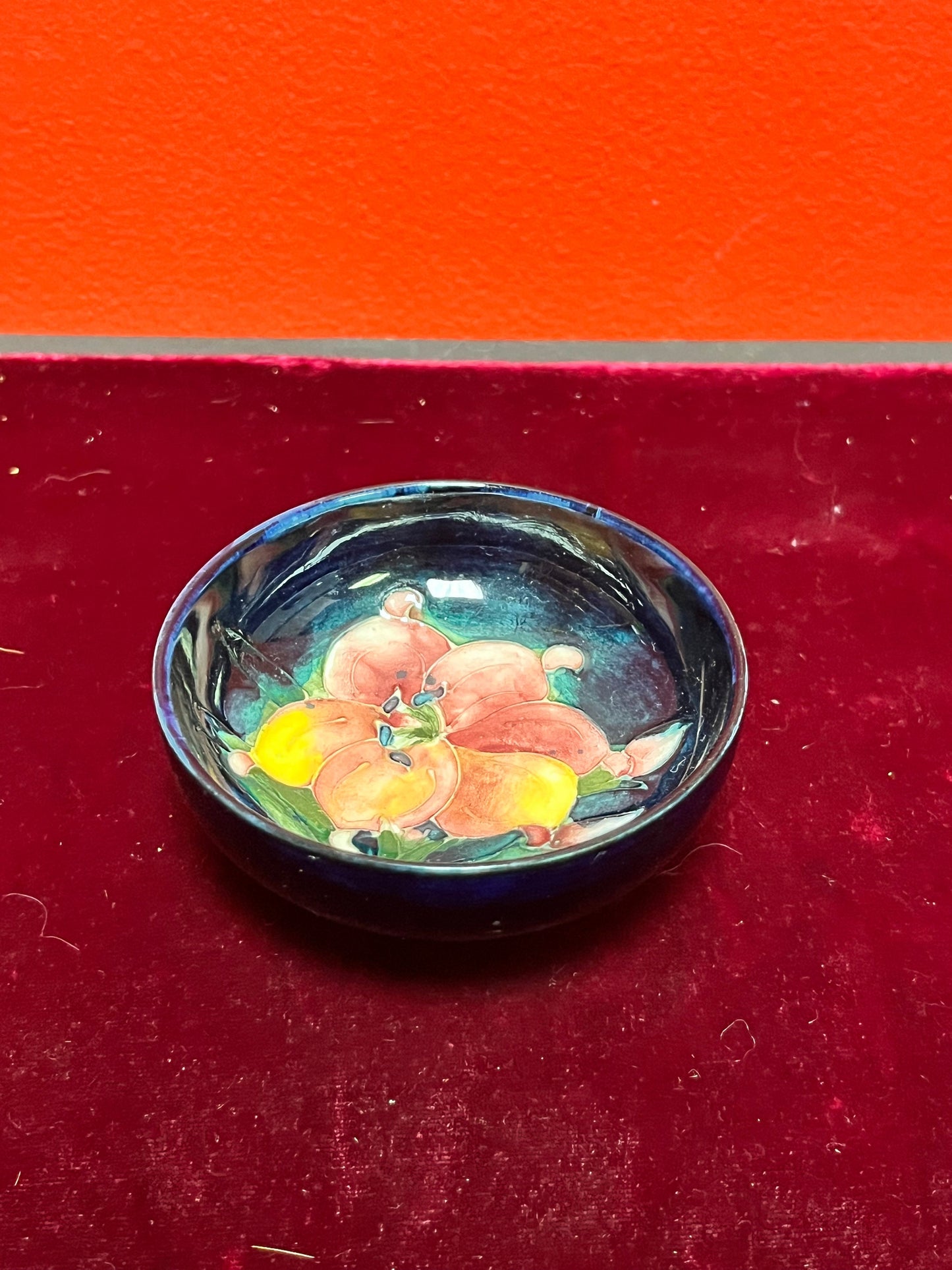 Moorcroft hibiscus bowl in good condition-3 inches  value priced