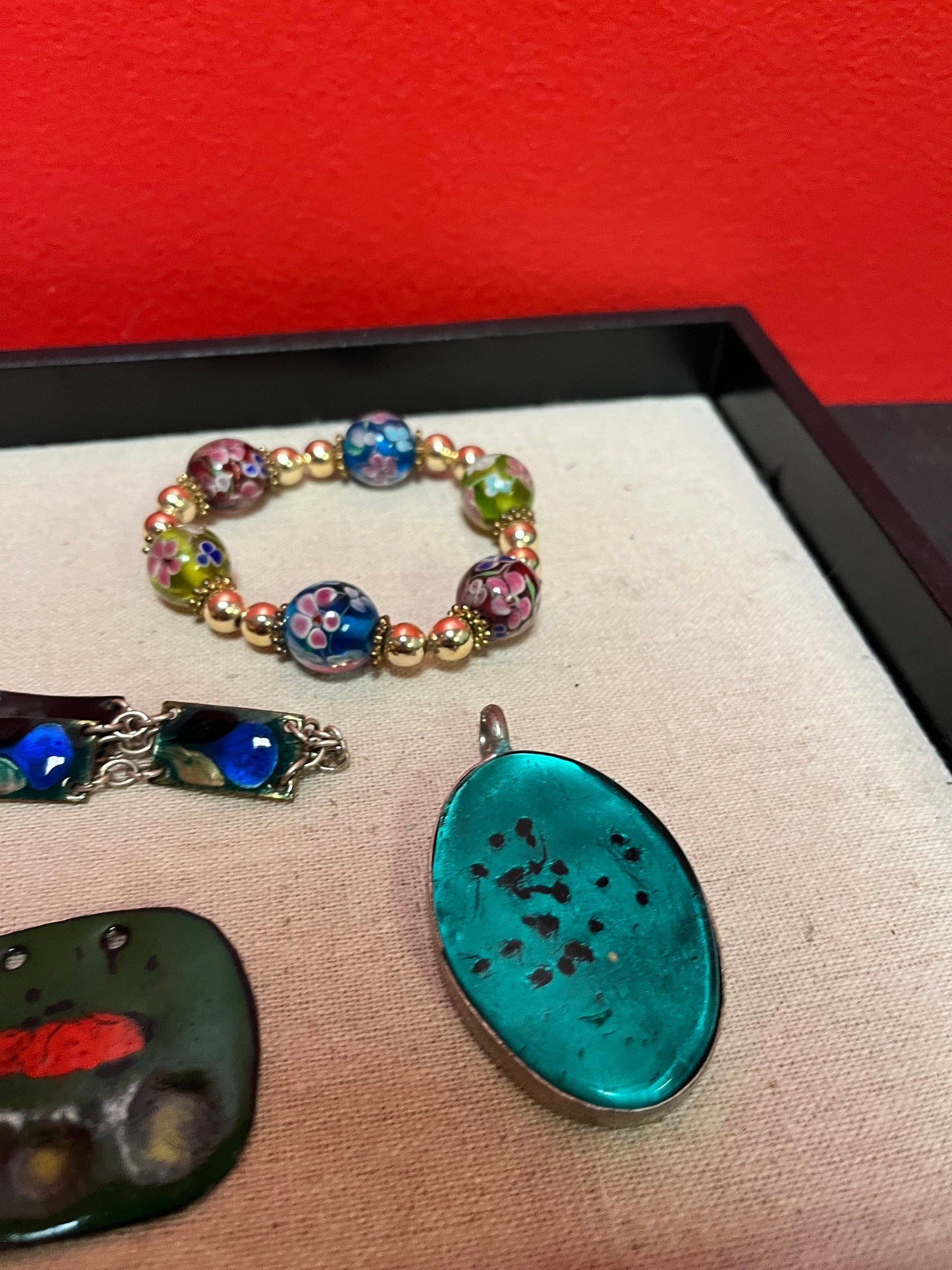 Nice lot of enamel jewellery   perfect for gifts or resale - value priced