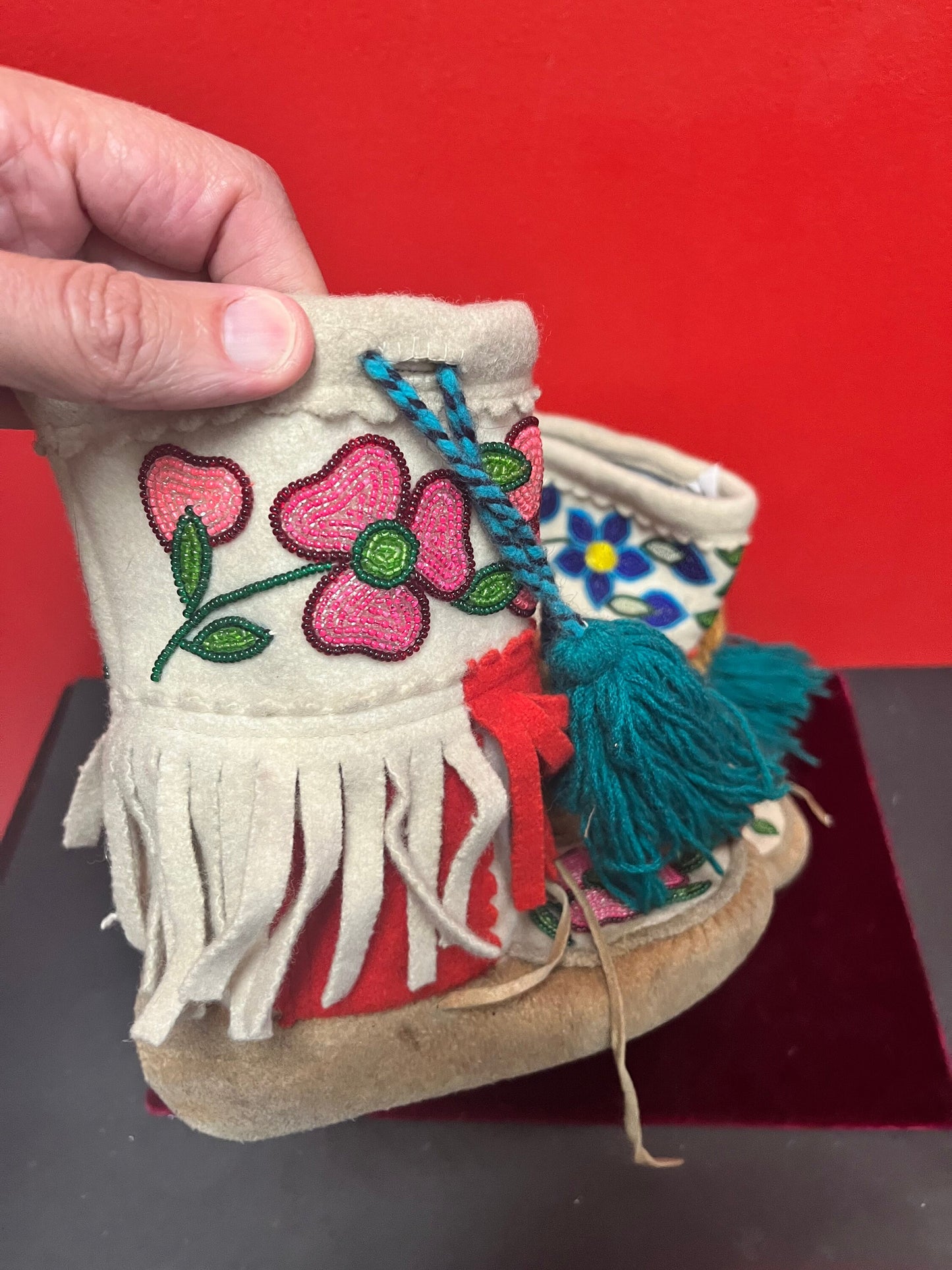 7 x 8 high antique, indigenous, first nations, pacific northwest coast moccasin boots   great condition