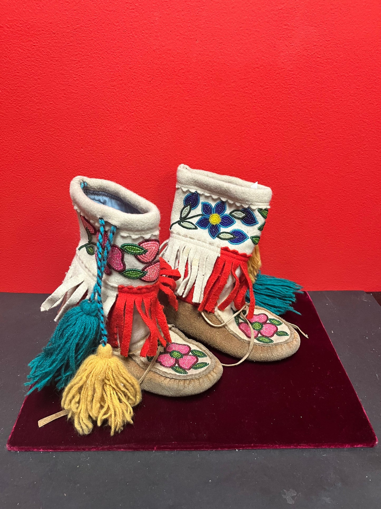 7 x 8 high antique, indigenous, first nations, pacific northwest coast moccasin boots   great condition