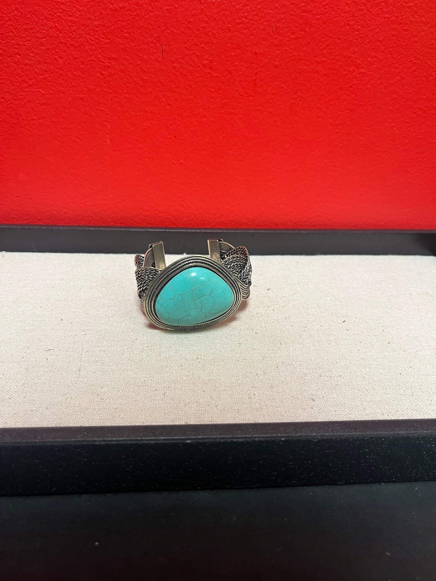 Stunning 2 1/2 inch wide unmarked Navajo silver and giant turquoise bracelet  beautiful gift  wow  28 grams
