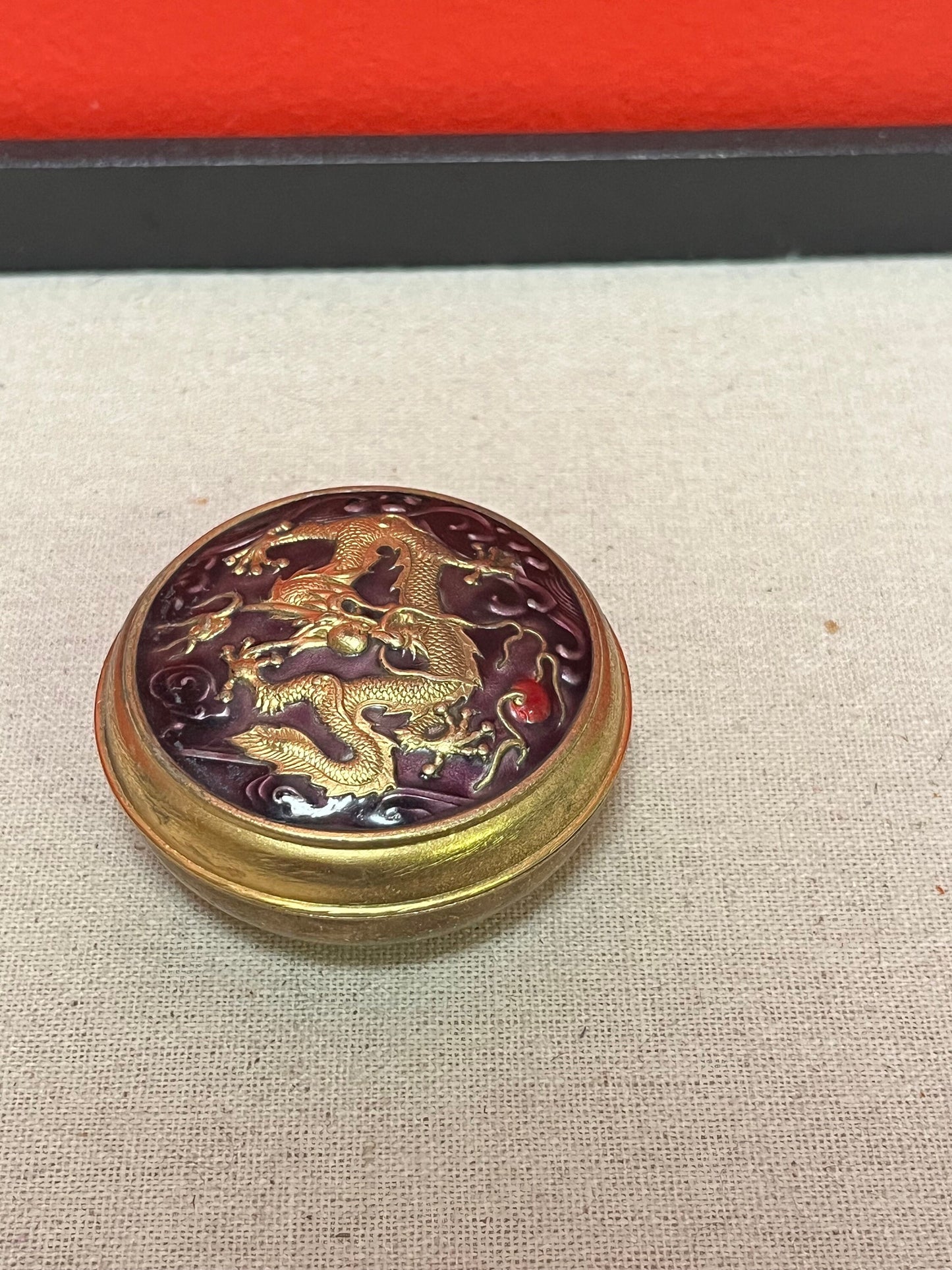 Antique Chinese 2 1/2 inch long enamel dragon box in very good condition   beautiful gift