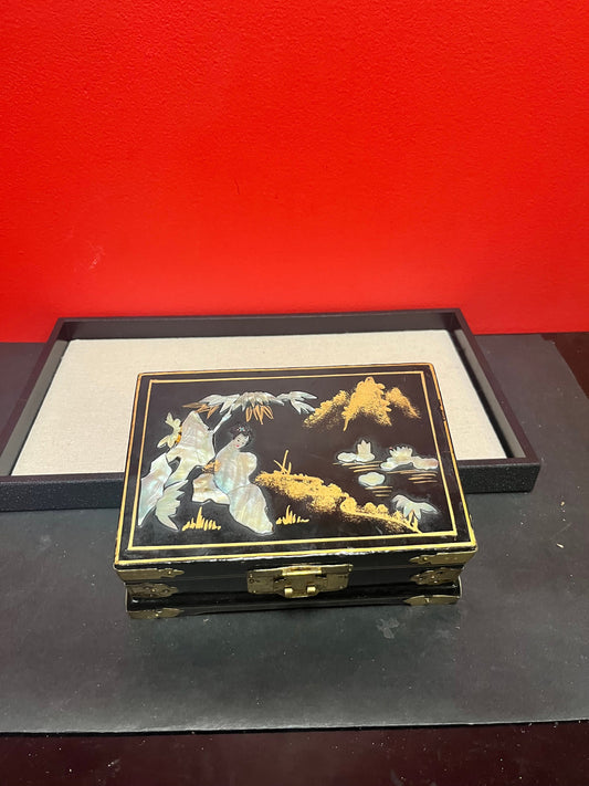 Lovely 7 x 5 x 3“ high Japanese hard-stone and lacquer jewellery box  great condition and a lovely gift