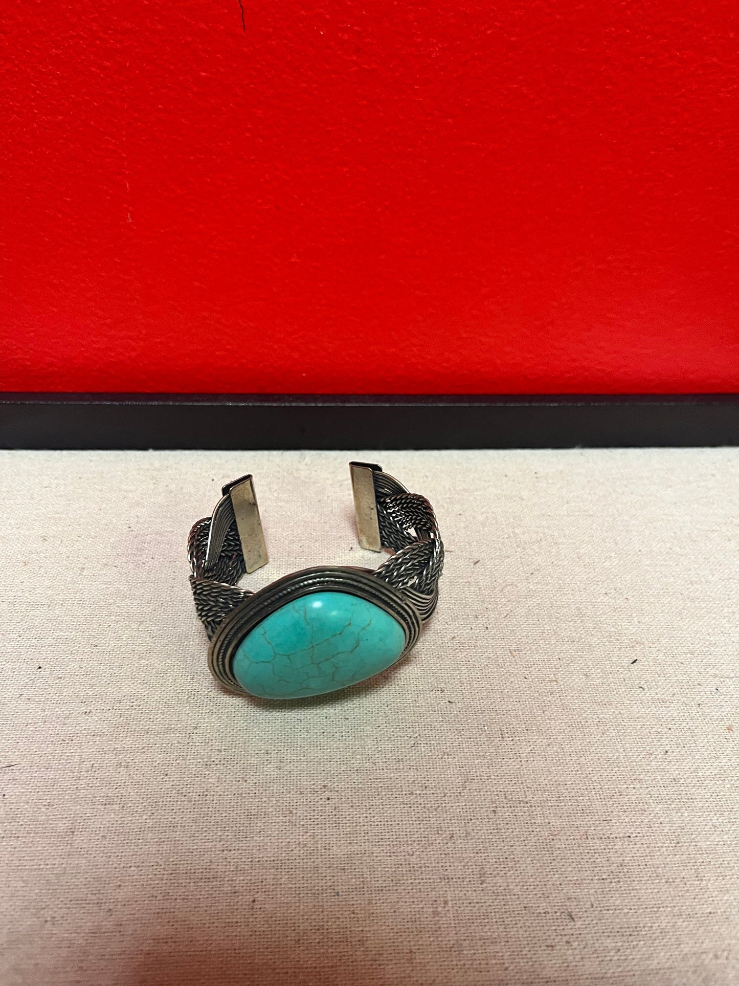 Stunning 2 1/2 inch wide unmarked Navajo silver and giant turquoise bracelet  beautiful gift  wow  28 grams