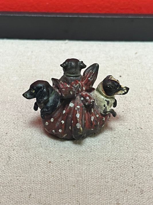 Stunning 2 inch Franz Bergman cold  painted bronze pug dogs in a blanket - great condition  wow