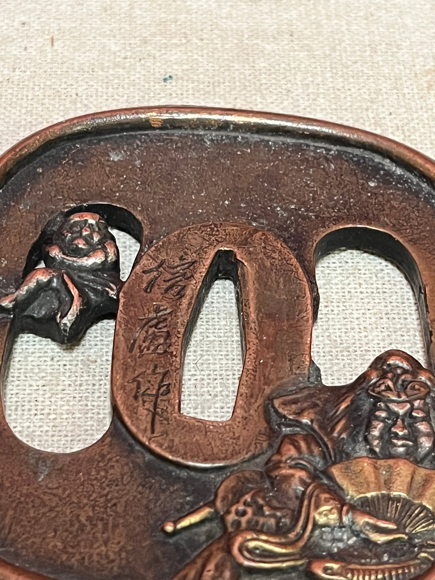 Stunning 3 inch Japanese bronze samurai Tsuba  great imagery  signed and in good condition  from important collection