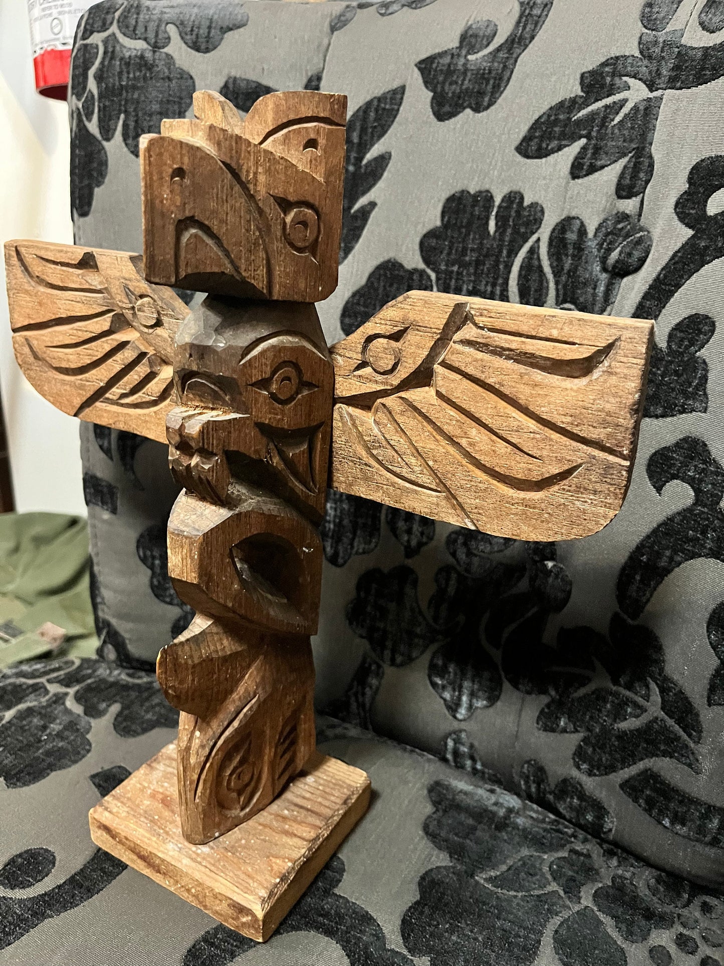 A  Beautiful 11 x 10“ wide primitive indigenous, first nations, Pacific Northwest coast signed totem pole  great transformation piece