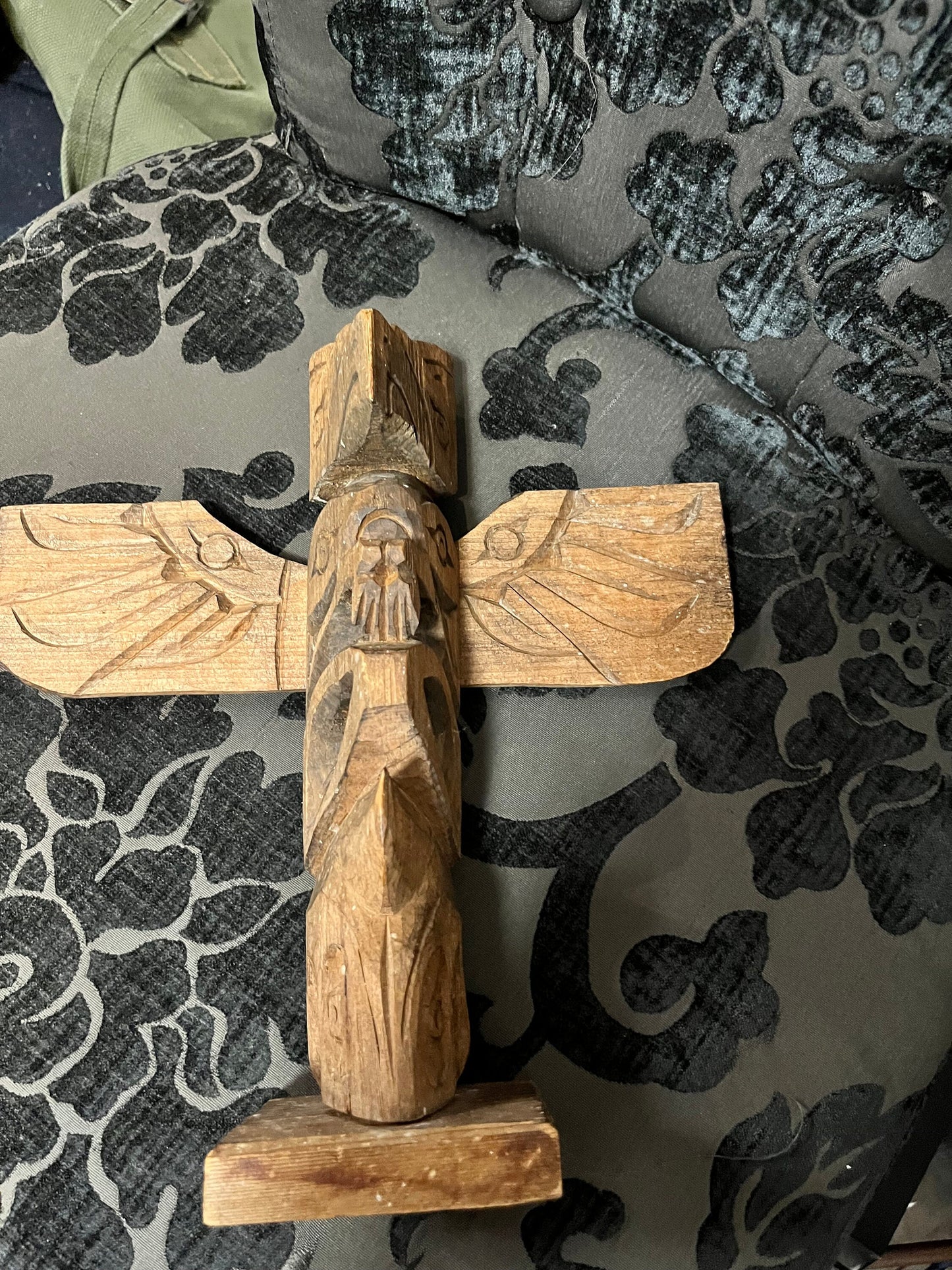 A  Beautiful 11 x 10“ wide primitive indigenous, first nations, Pacific Northwest coast signed totem pole  great transformation piece