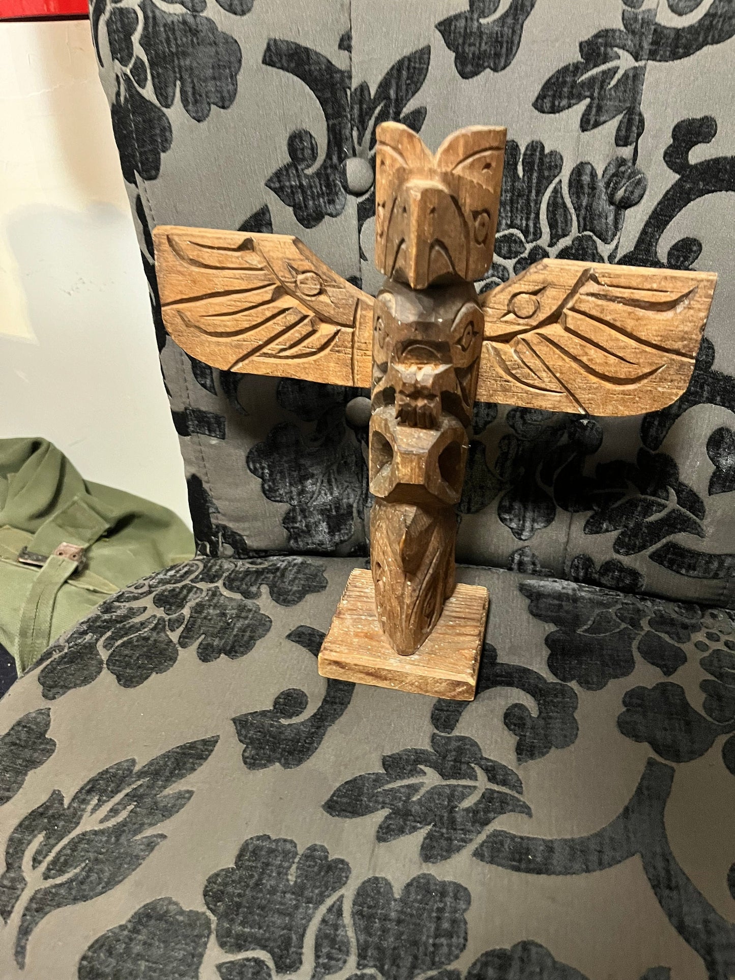 A  Beautiful 11 x 10“ wide primitive indigenous, first nations, Pacific Northwest coast signed totem pole  great transformation piece