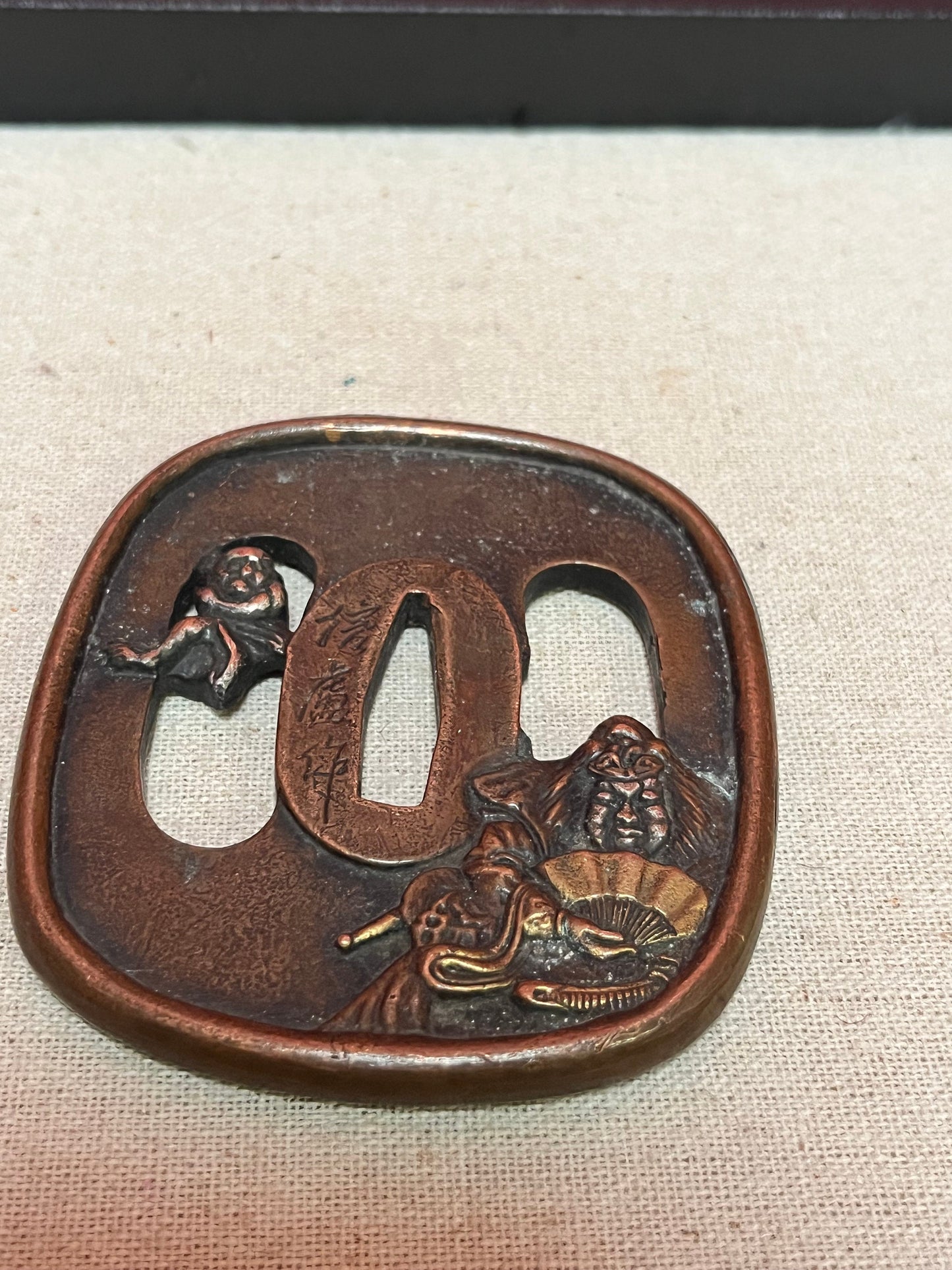 Stunning 3 inch Japanese bronze samurai Tsuba  great imagery  signed and in good condition  from important collection