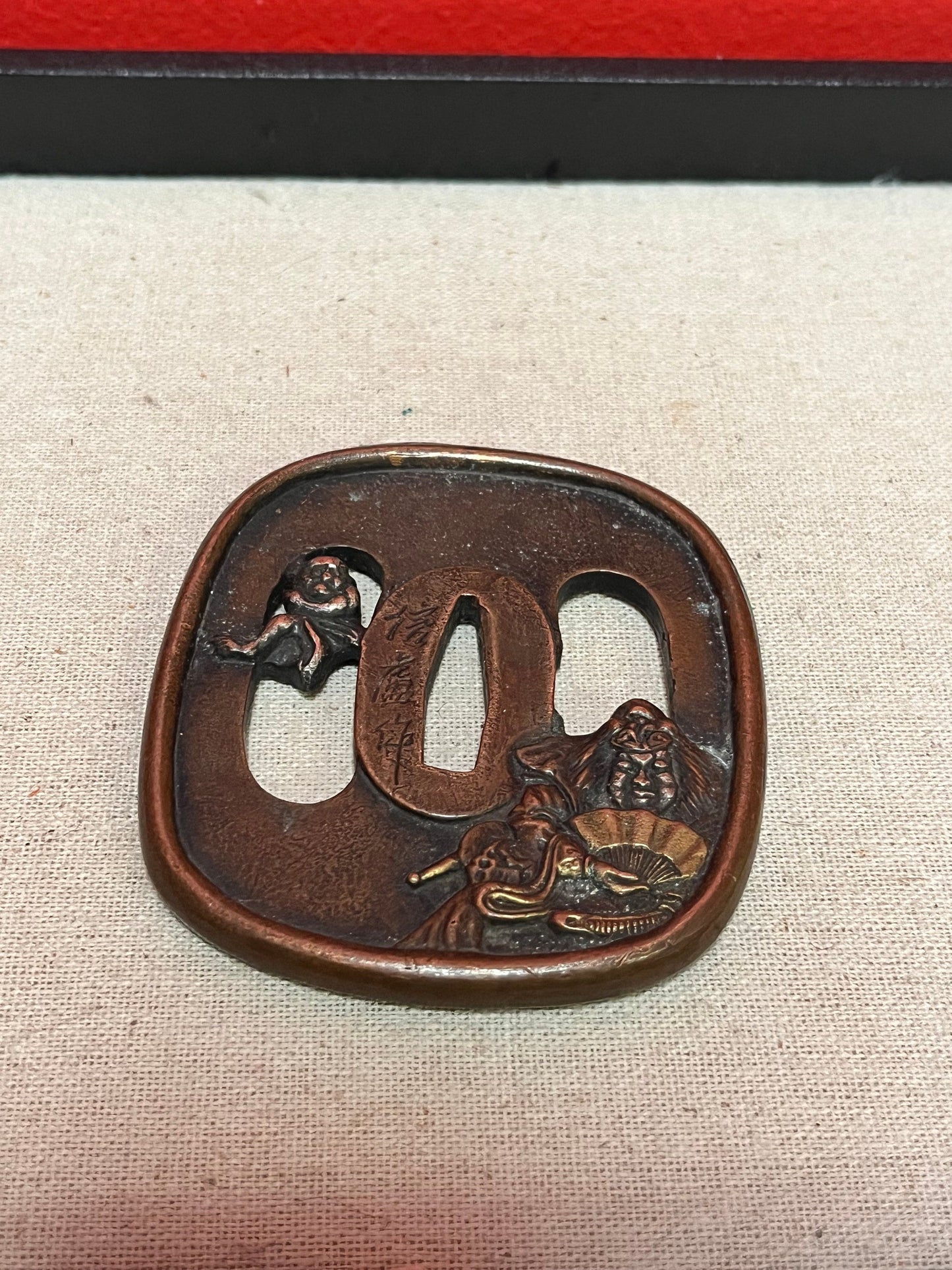 Stunning 3 inch Japanese bronze samurai Tsuba  great imagery  signed and in good condition  from important collection