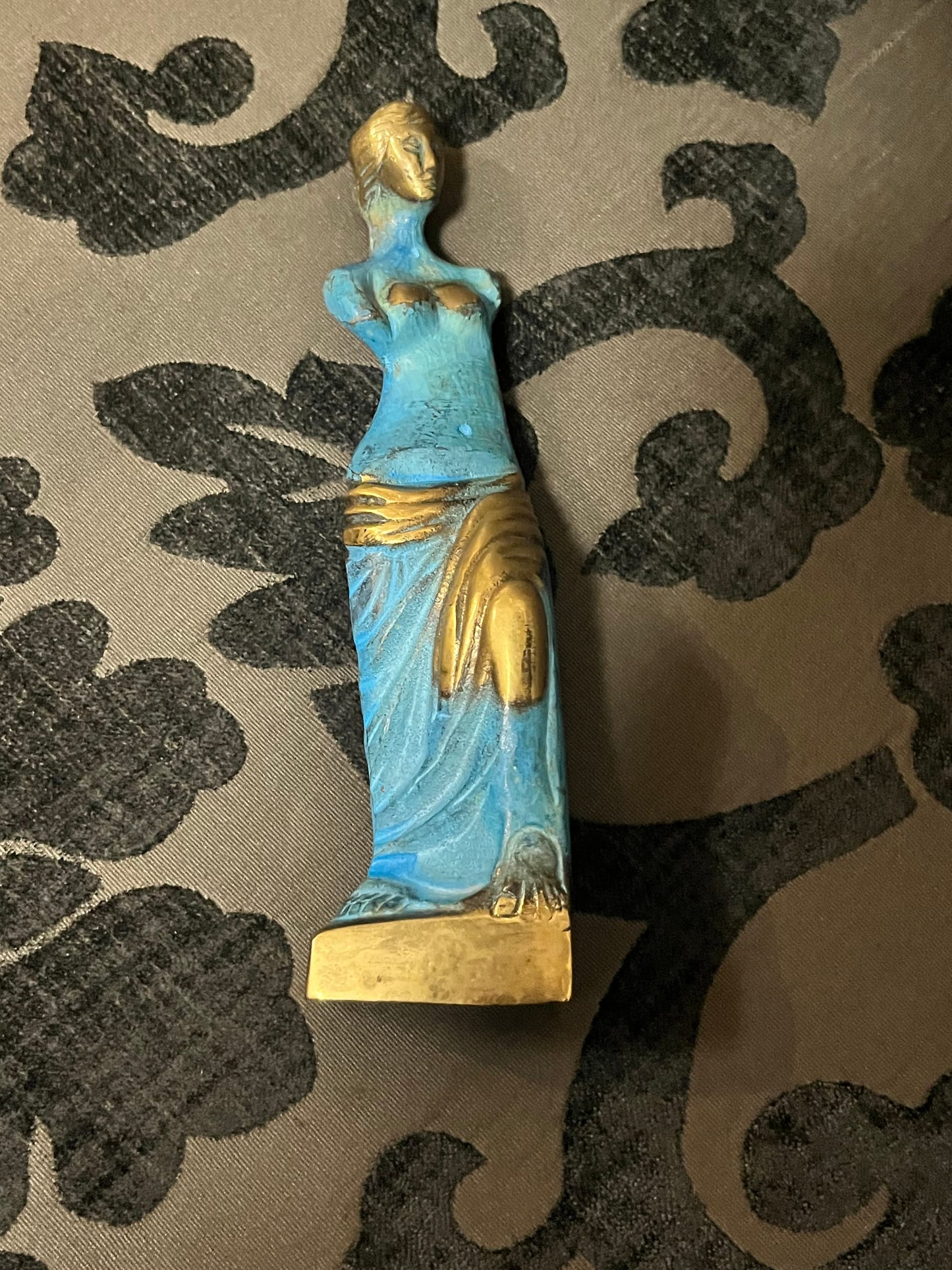 Lovely 7 inch tall bronze Greek Venus statue