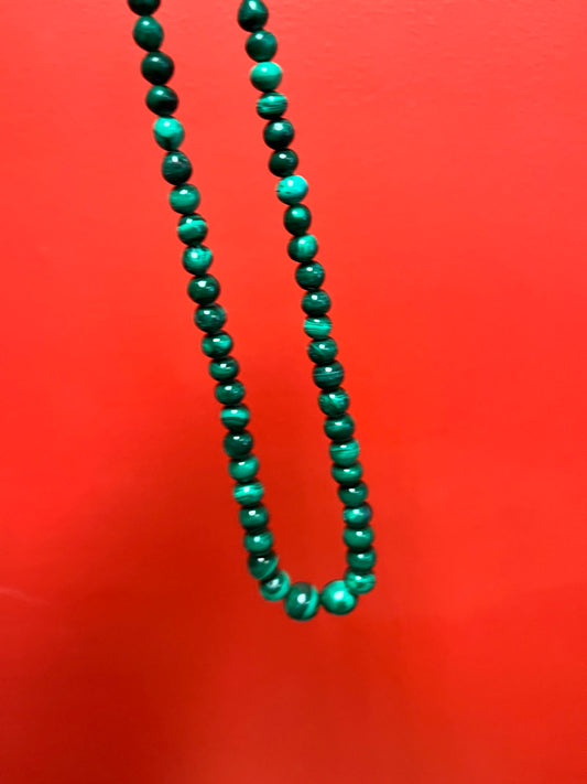 Lovely 20 inch long malachite necklace
