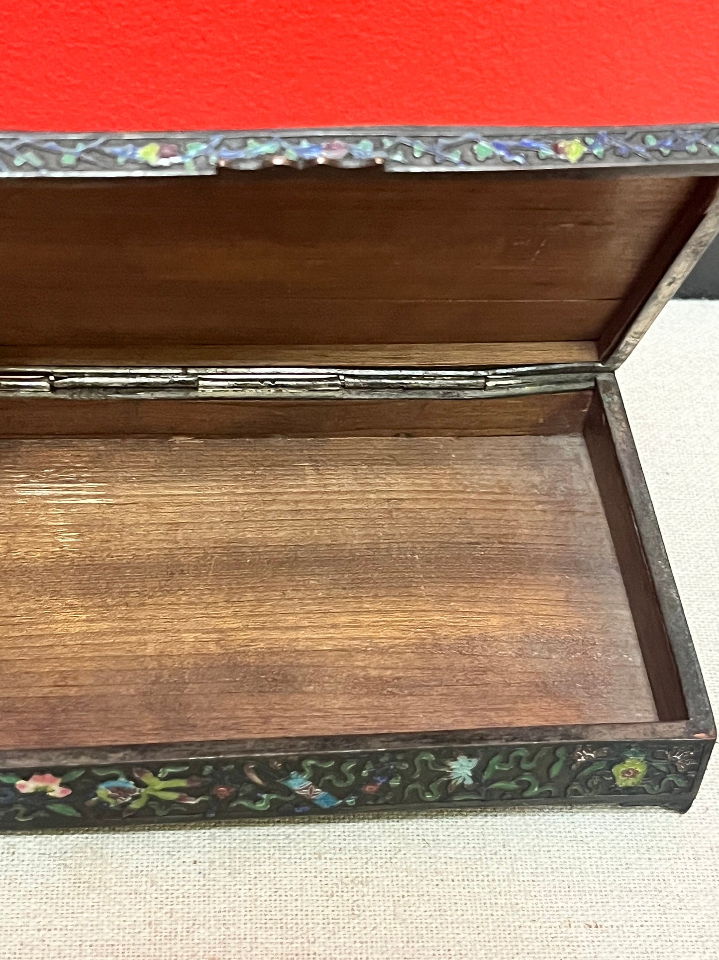 Lovely antique Chinese enamel box  4 1/2 x 3 1/2 by one and a half inch thick  nice condition  great value