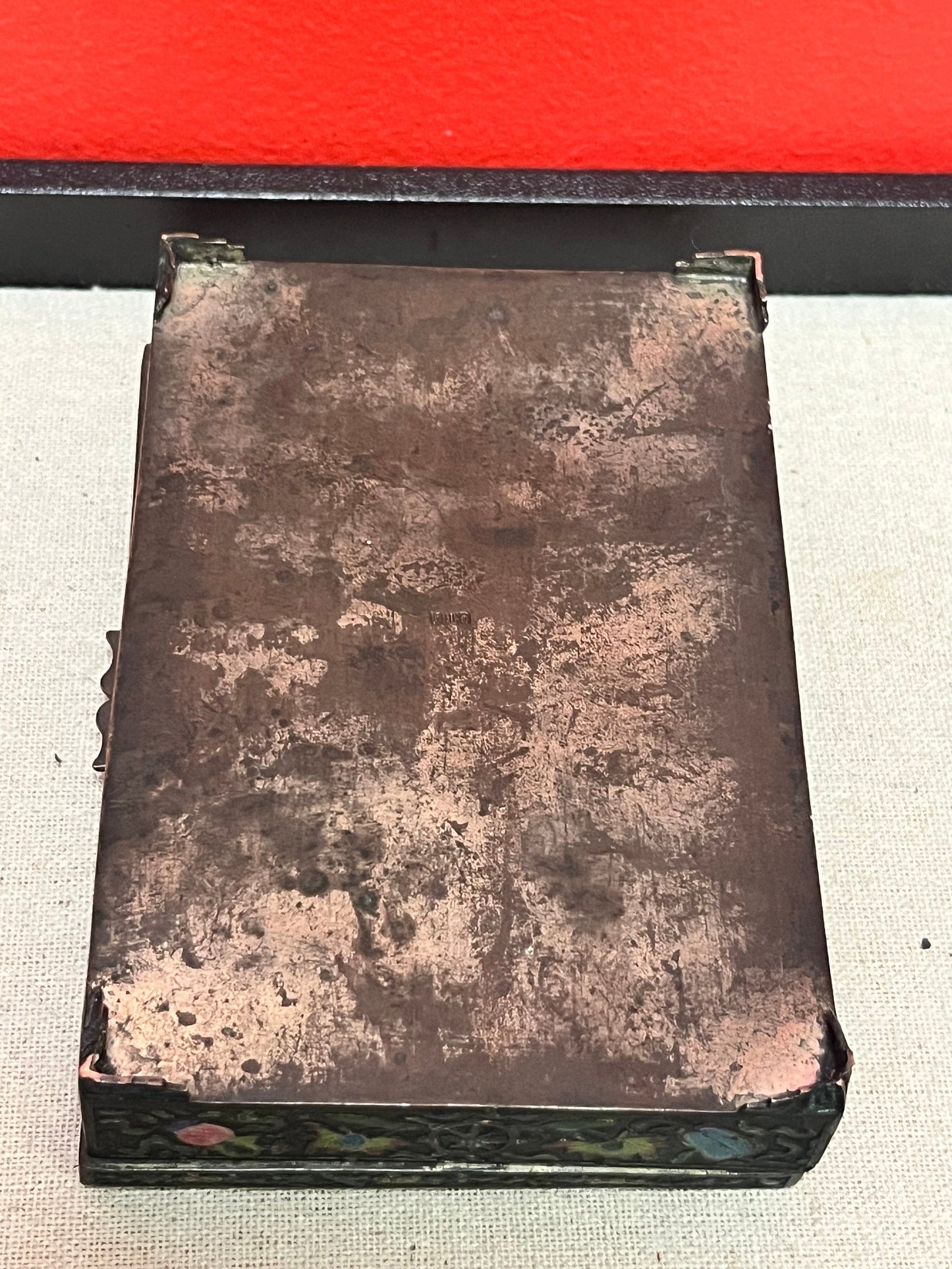 Lovely antique Chinese enamel box  4 1/2 x 3 1/2 by one and a half inch thick  nice condition  great value