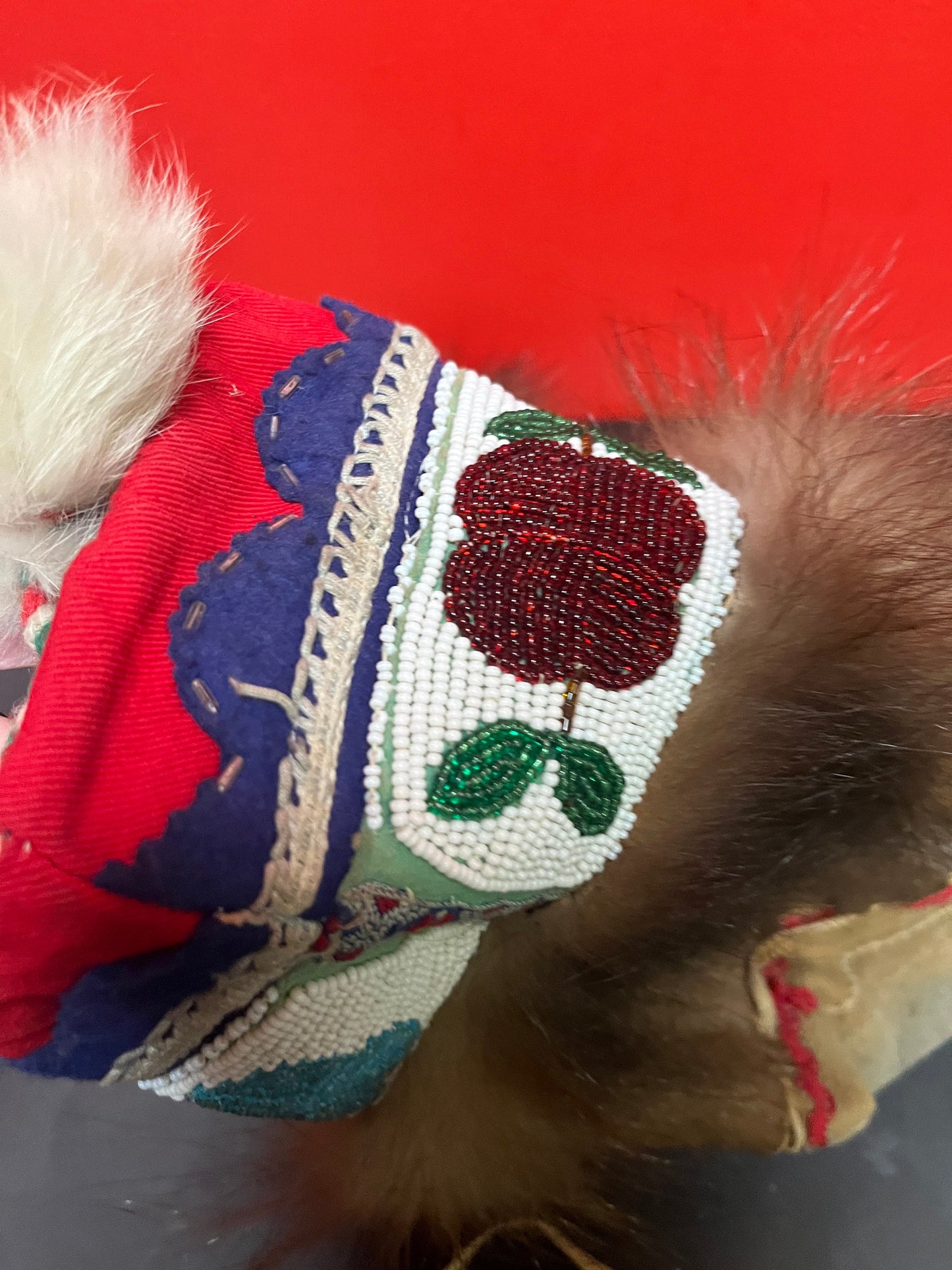 Lovely 10 x 13“ antique beaded indigenous, first nations, Pacific Northwest coast moccasin boots