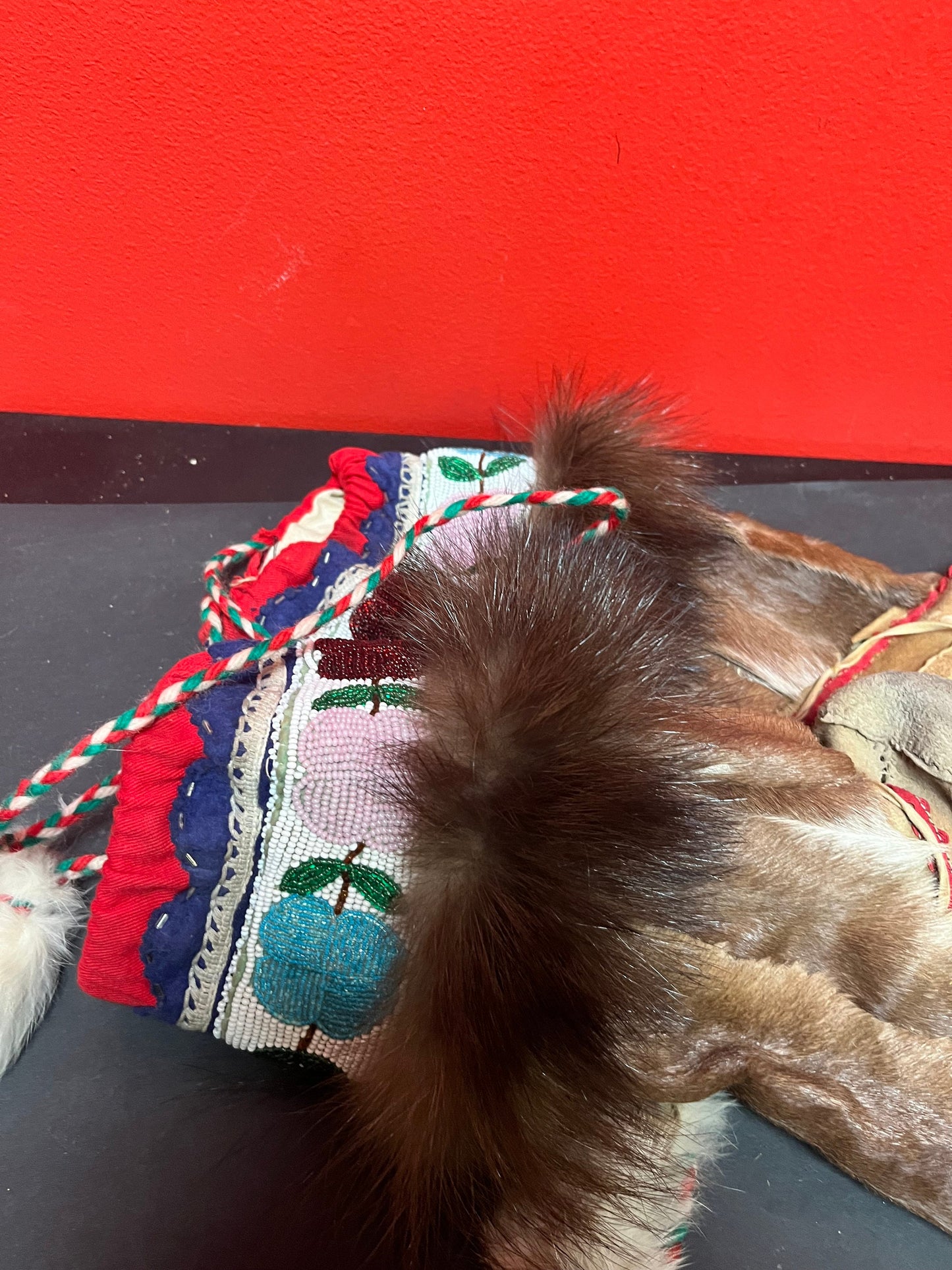 Lovely 10 x 13“ antique beaded indigenous, first nations, Pacific Northwest coast moccasin boots