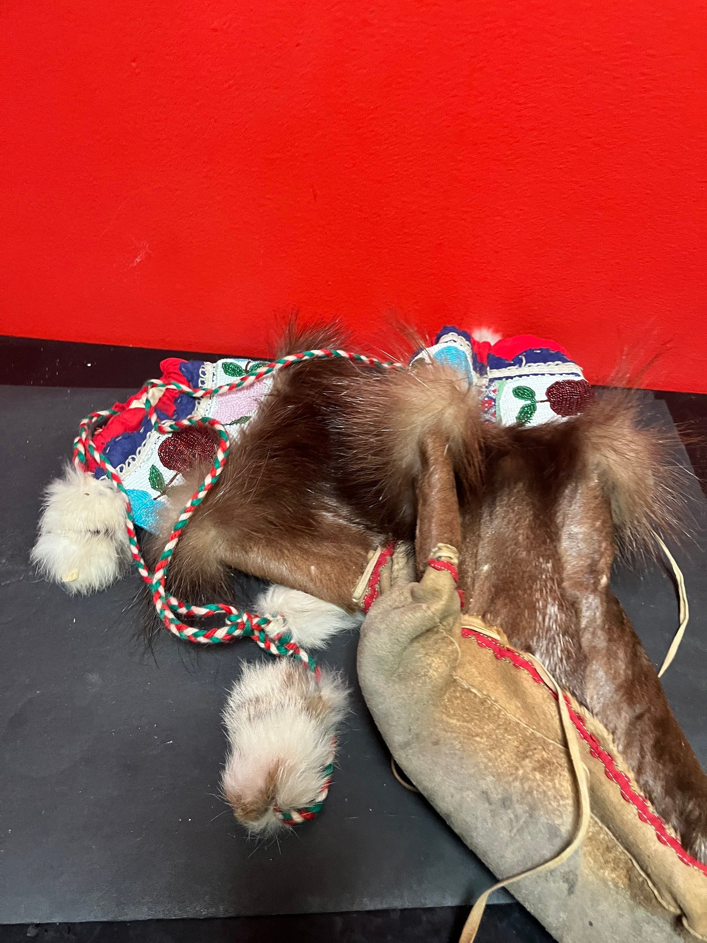 Lovely 10 x 13“ antique beaded indigenous, first nations, Pacific Northwest coast moccasin boots