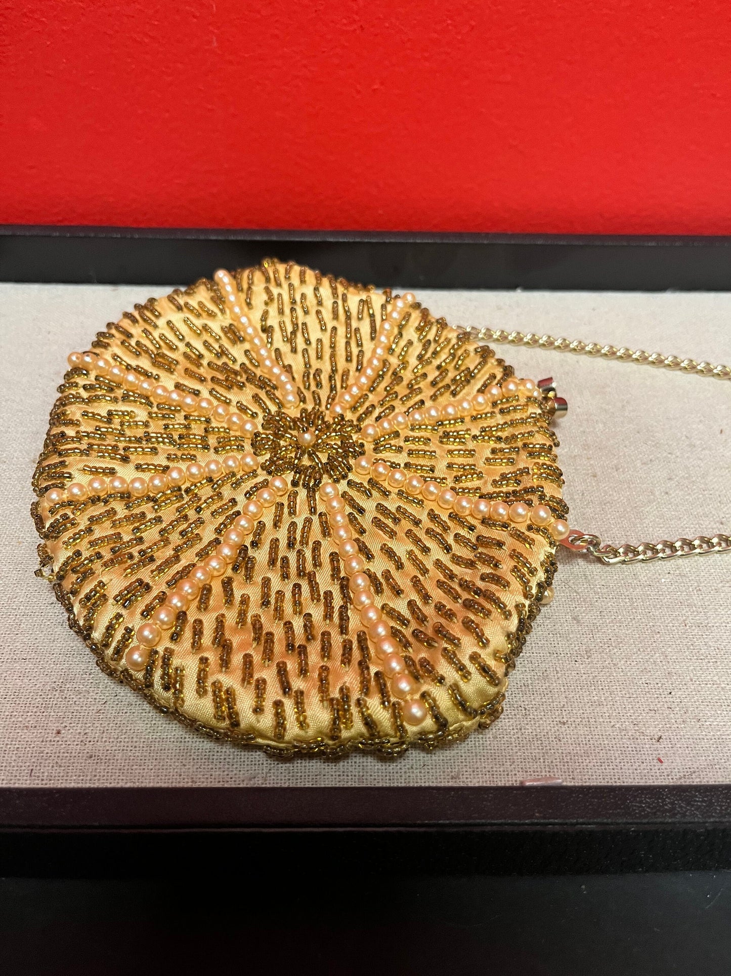 Lovely vintage Hong Kong beaded 10 inch purse in lovely condition   great gift, and great value