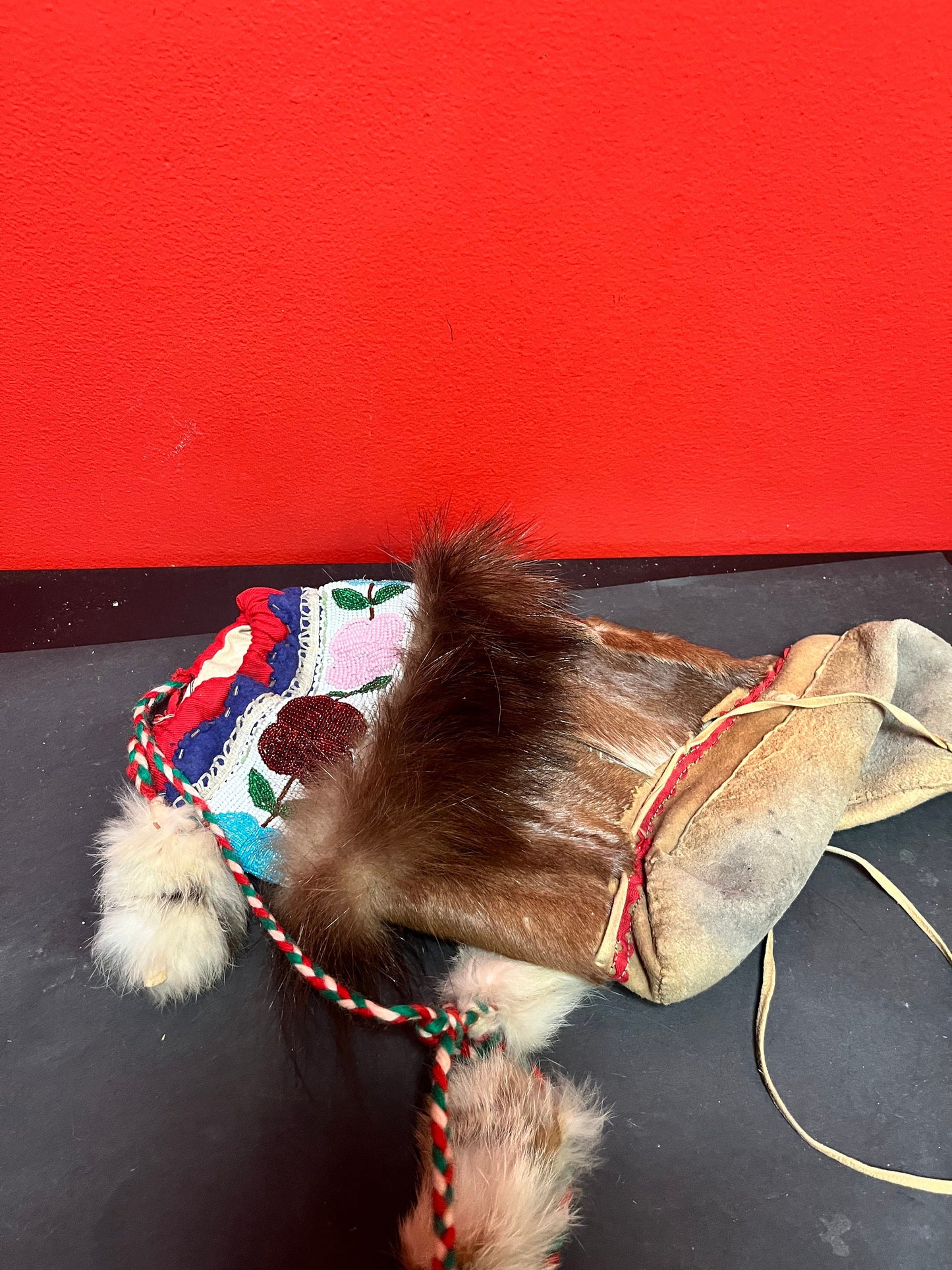 Lovely 10 x 13“ antique beaded indigenous, first nations, Pacific Northwest coast moccasin boots