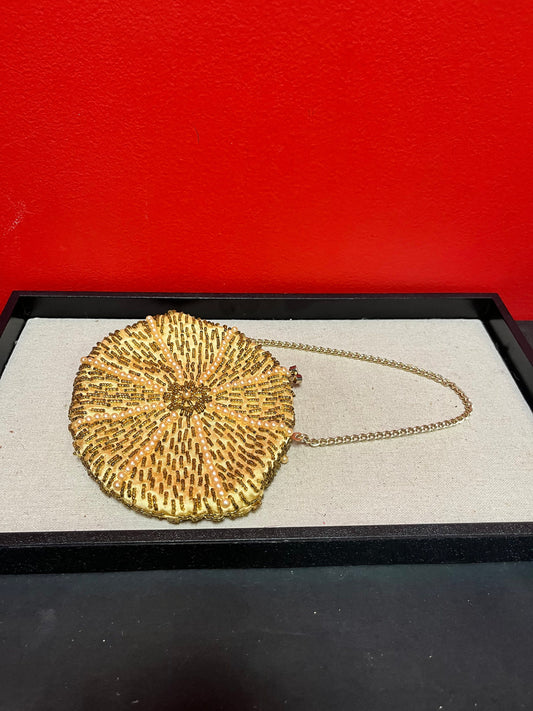 Lovely vintage Hong Kong beaded 10 inch purse in lovely condition   great gift, and great value