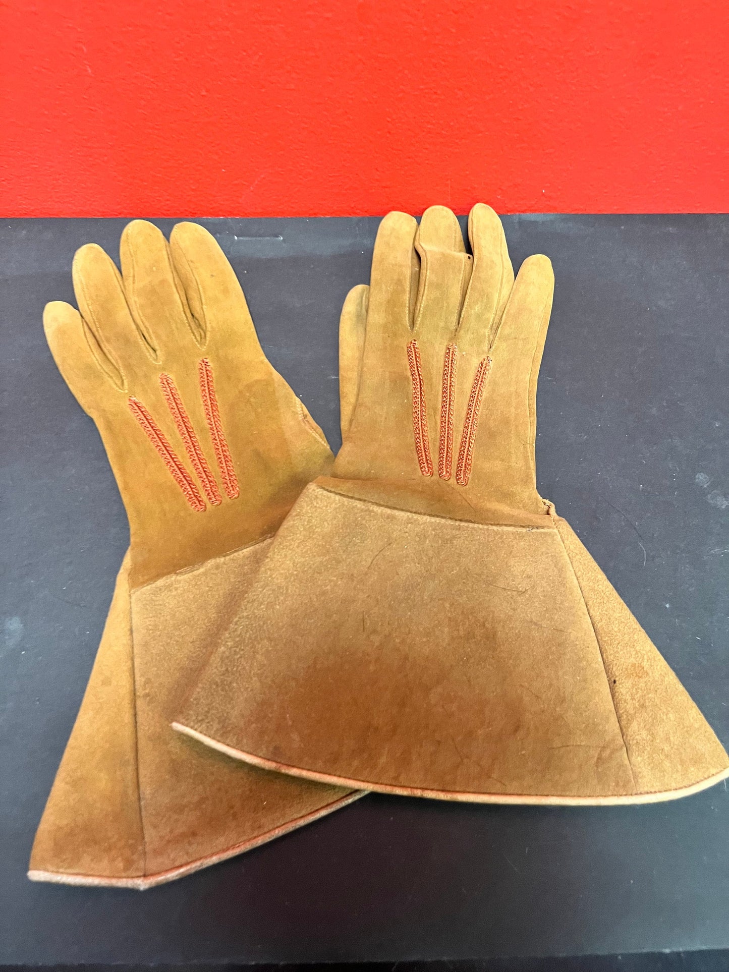Lovely 12 inch Canadian leather vintage, indigenous gloves
