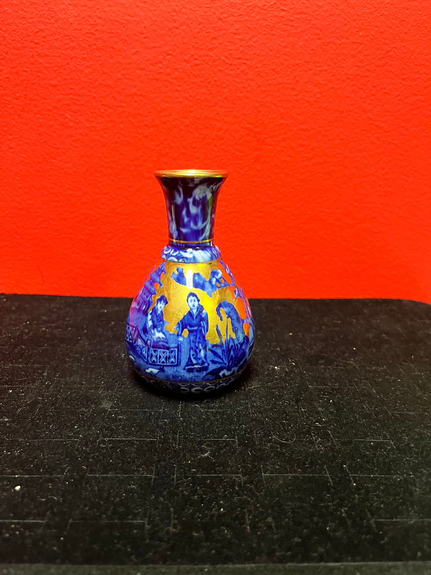 Lovely 4 inch Asian blue and gold vase   small and beautiful and in perfect  condition