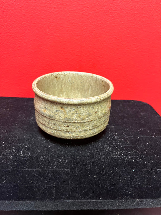 A  Fabulous 4 inch wide Canadian Japanese pottery  Wayne Ngan  perfect condition  unsigned certified by expert -