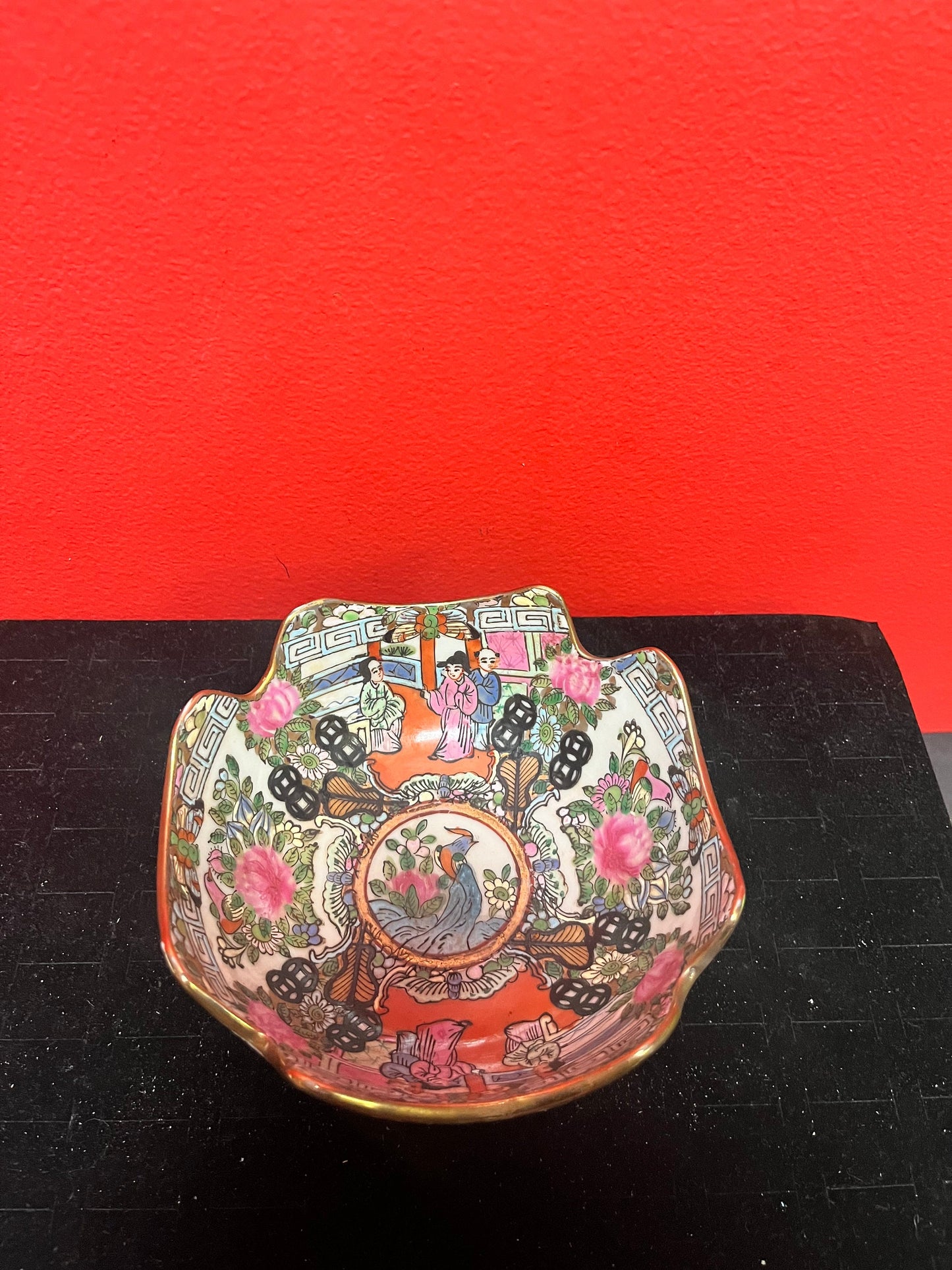 Lovely Chinese antique 6 inch famille rose bowl  perfect condition