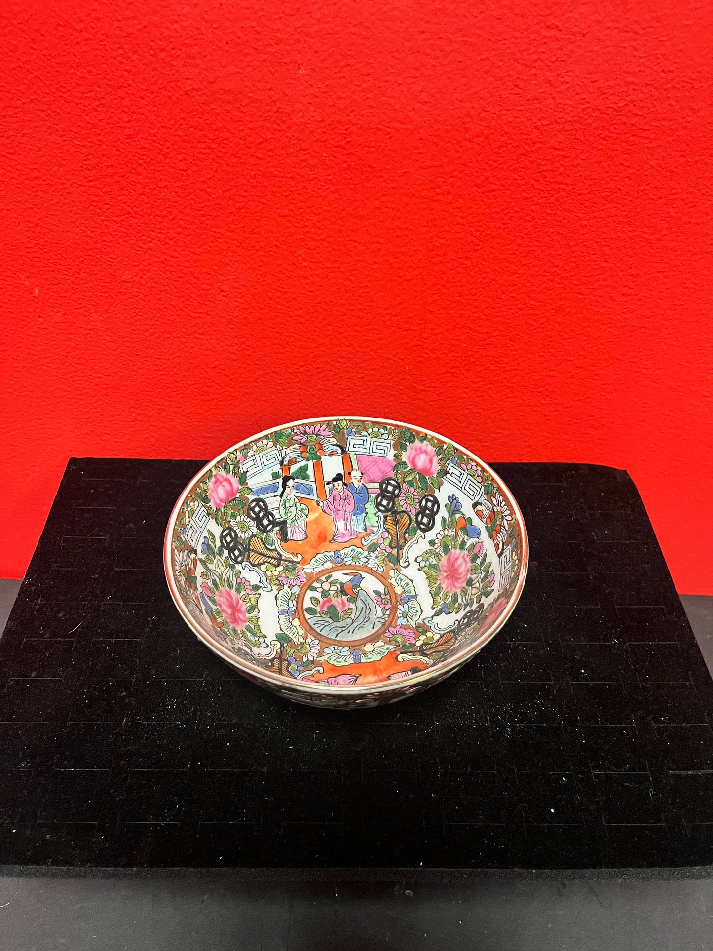 Lovely Chinese antique 6 inch famille rose bowl  perfect condition