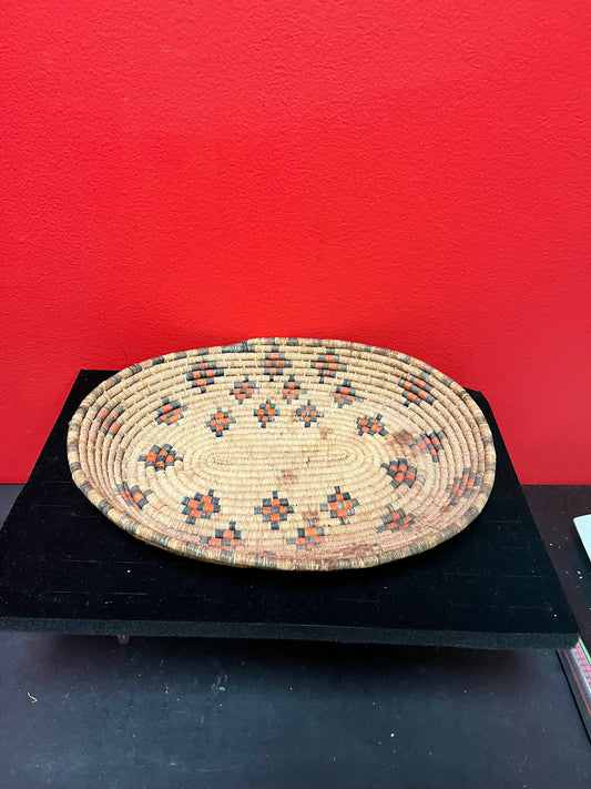 Beautiful 11 inch indigenous, first nations, Thompson River woven basket tray   minor staining  value priced