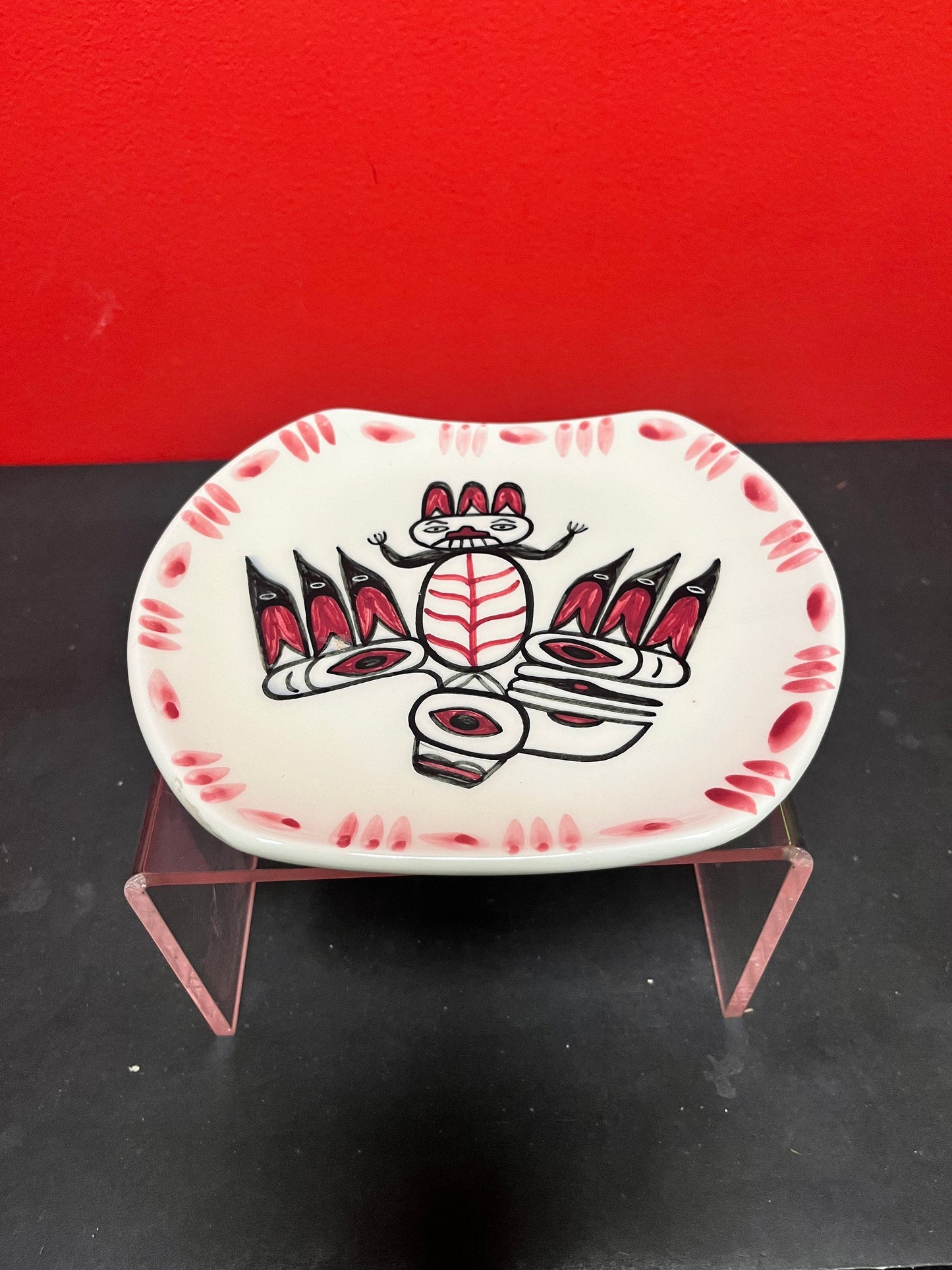 A   Lovely 7 inch Lambert pottery raven dish  indigenous, first nations Vancouver pottery  good condition  and wonderful imagery