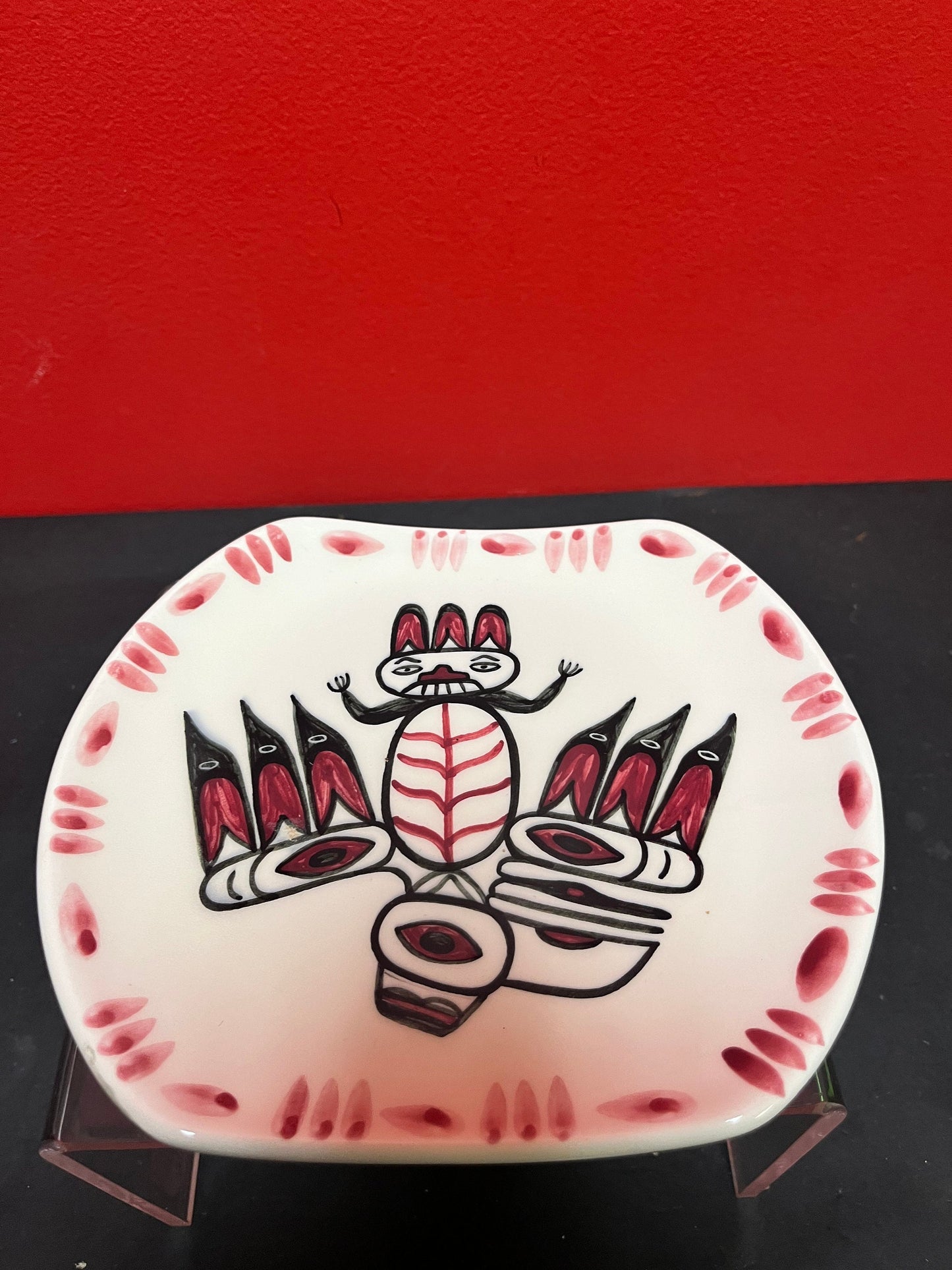 A   Lovely 7 inch Lambert pottery raven dish  indigenous, first nations Vancouver pottery  good condition  and wonderful imagery