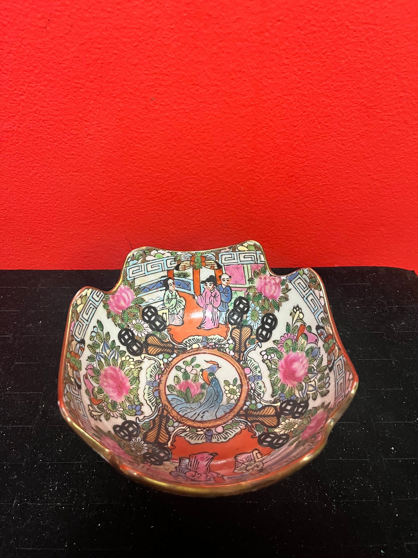 Lovely Chinese antique 6 inch famille rose bowl  perfect condition