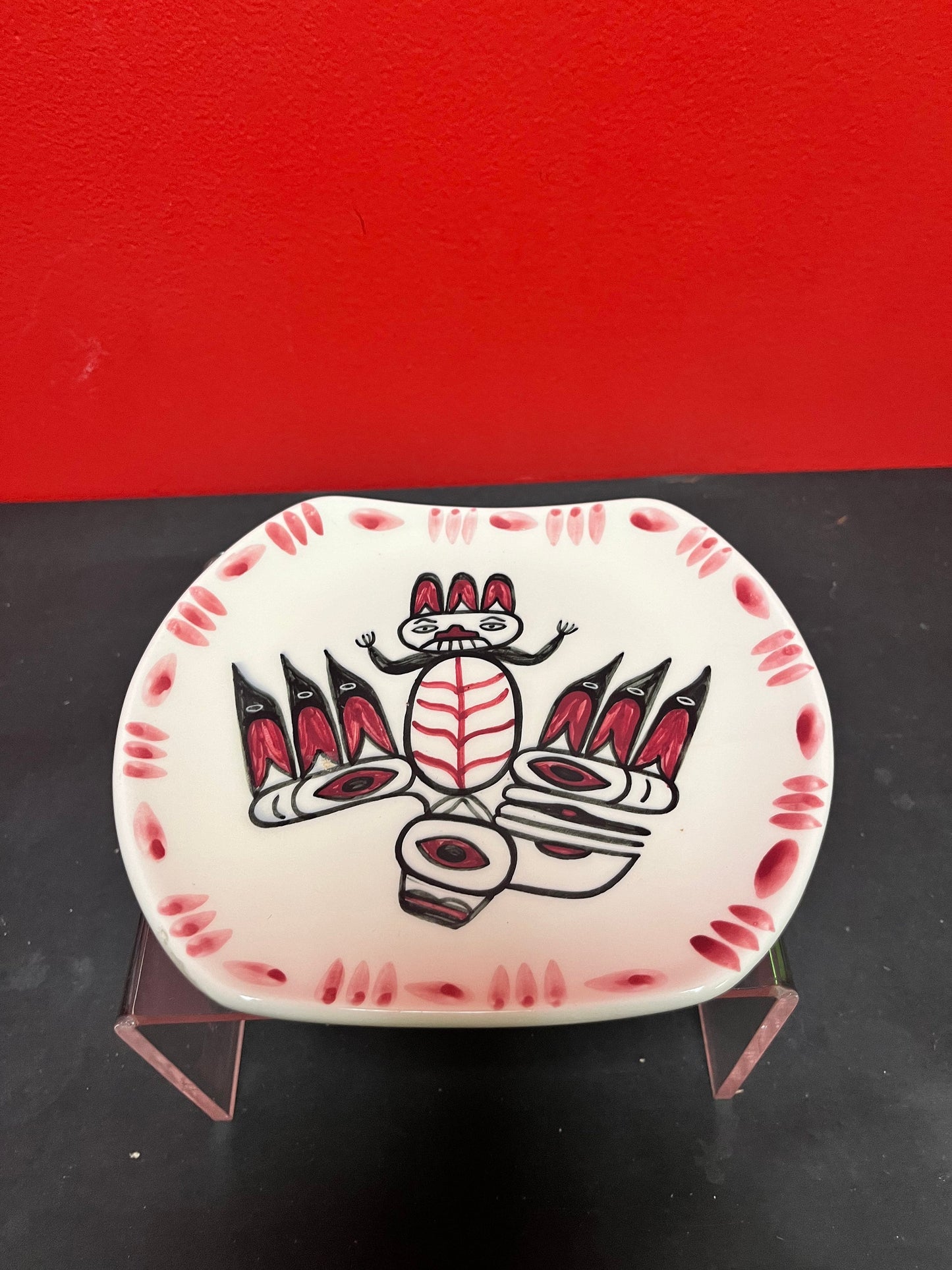 A   Lovely 7 inch Lambert pottery raven dish  indigenous, first nations Vancouver pottery  good condition  and wonderful imagery