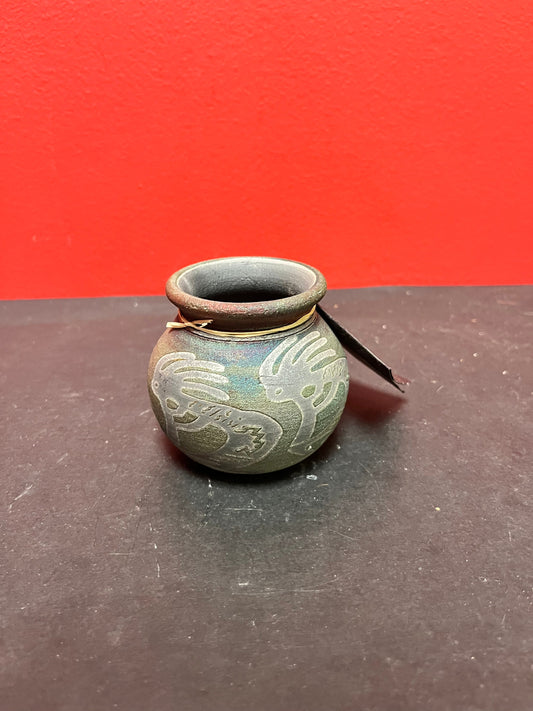 Lovely vintage Navajo Kokopelli signed handmade pottery vase with the original tag  perfect condition