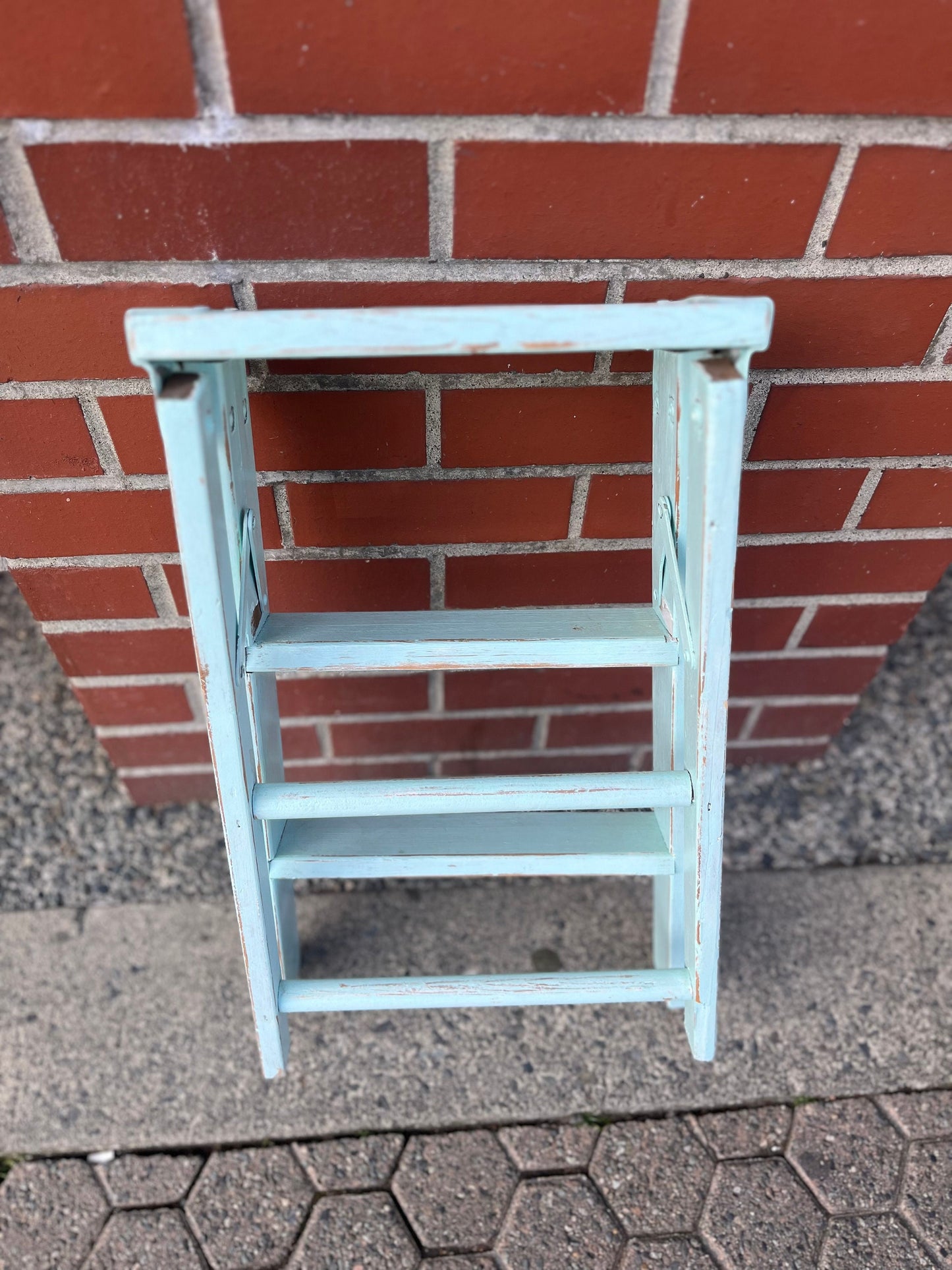 A  Stunning 24 x 11 x 5“ deep antique country shabby chic painted step stool or ladder - perfect for blankets or plants