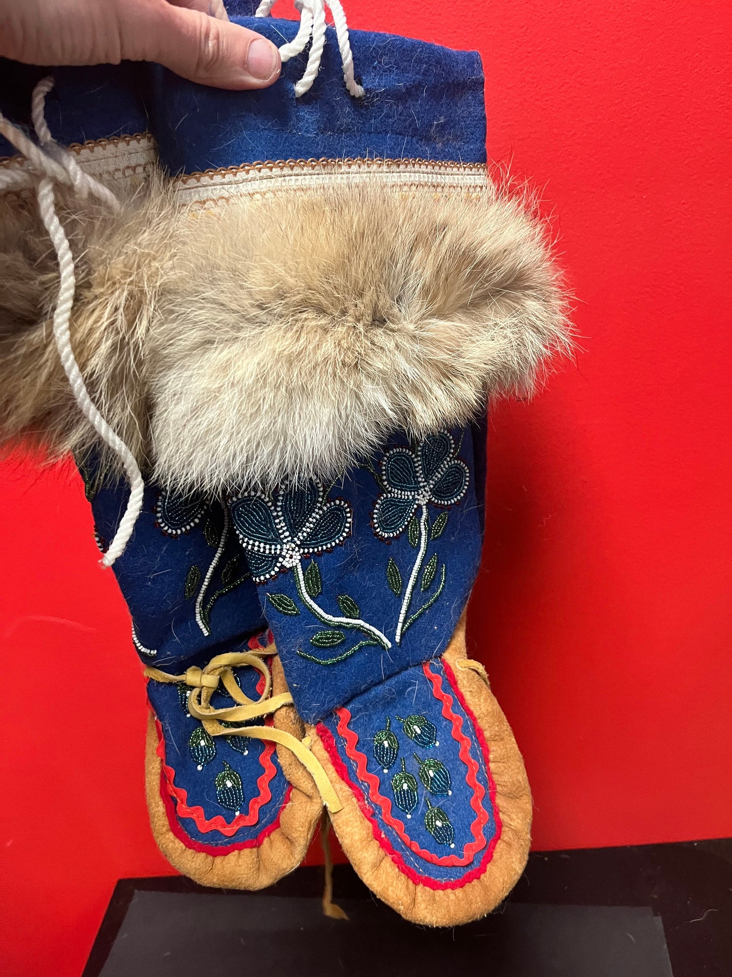 Indigenous first nations, Pacific Northwest Coast moccasin boots   15 x 9 long  not in good condition  low price  decoration