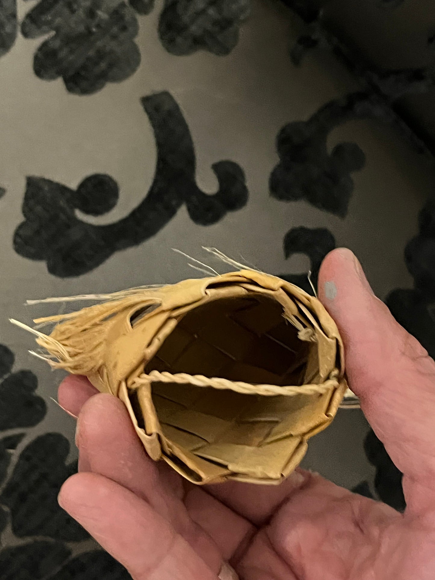 4 x 3 inch Canadian indigenous first nations Cedar bark basket with abalone  sweet and lovely condition