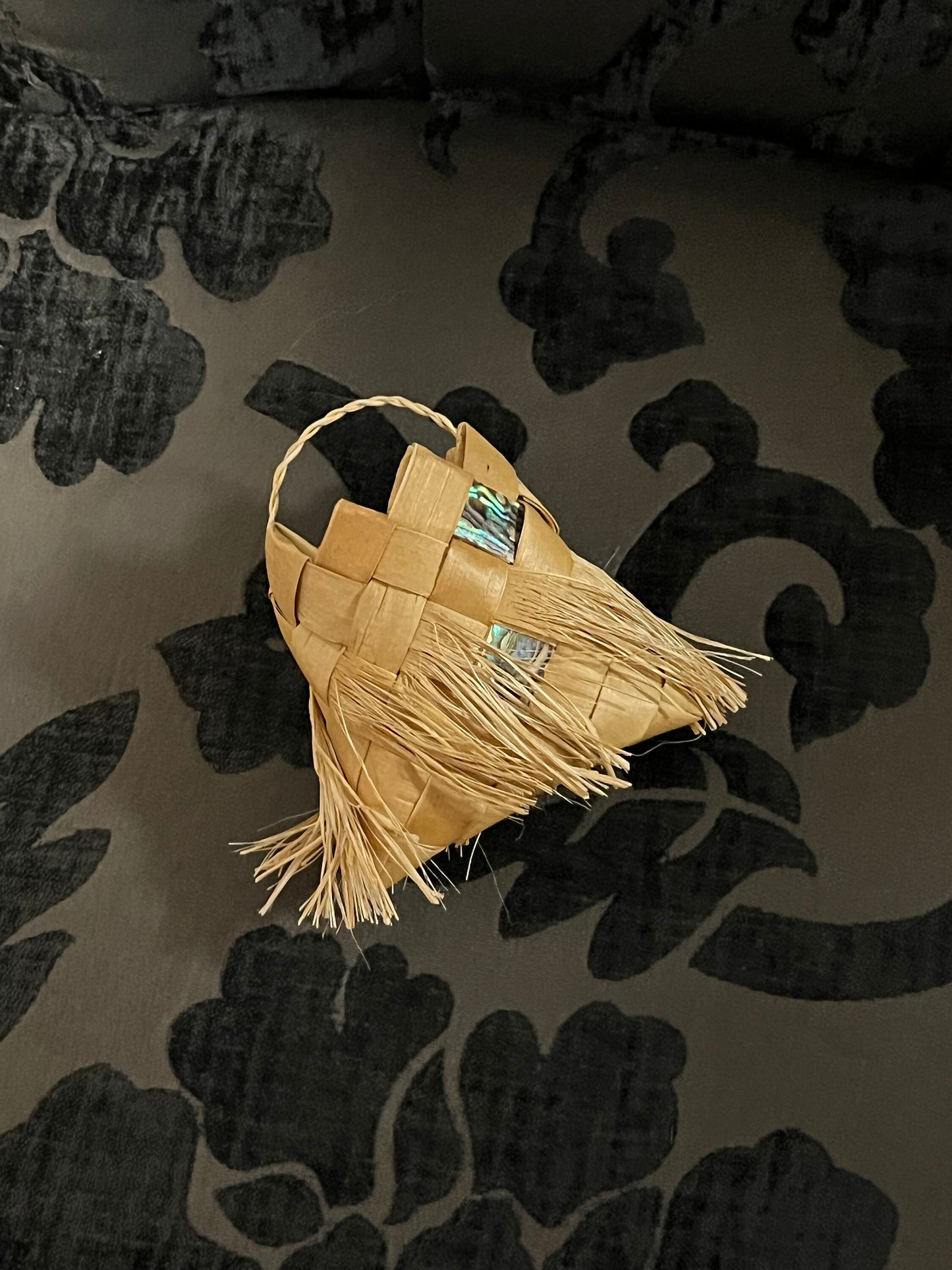 4 x 3 inch Canadian indigenous first nations Cedar bark basket with abalone  sweet and lovely condition