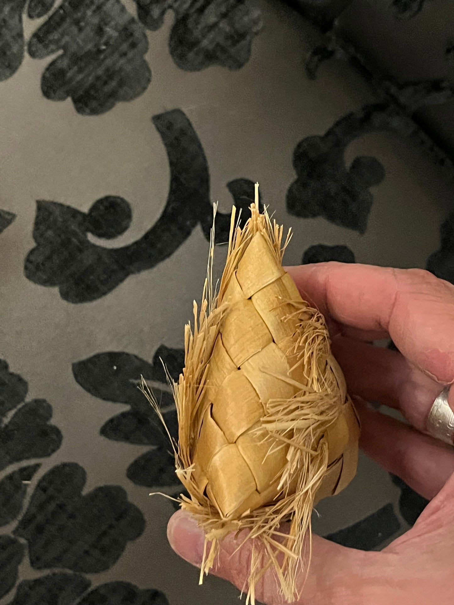 4 x 3 inch Canadian indigenous first nations Cedar bark basket with abalone  sweet and lovely condition