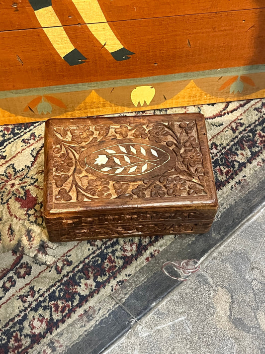 Lovely Indian 6 x 4 x 2 1/2 high wooden box  Classic and beautiful