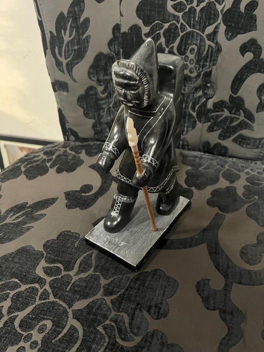 Stunning indigenous Inuit signed 9 inch tall statue of a man  wow  great condition