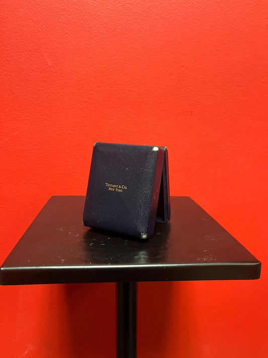 Amazing authentic old 3 x 2 x 1“ high Tiffany and  co New York jewellery box  like new perfect to give something sparkly in wow