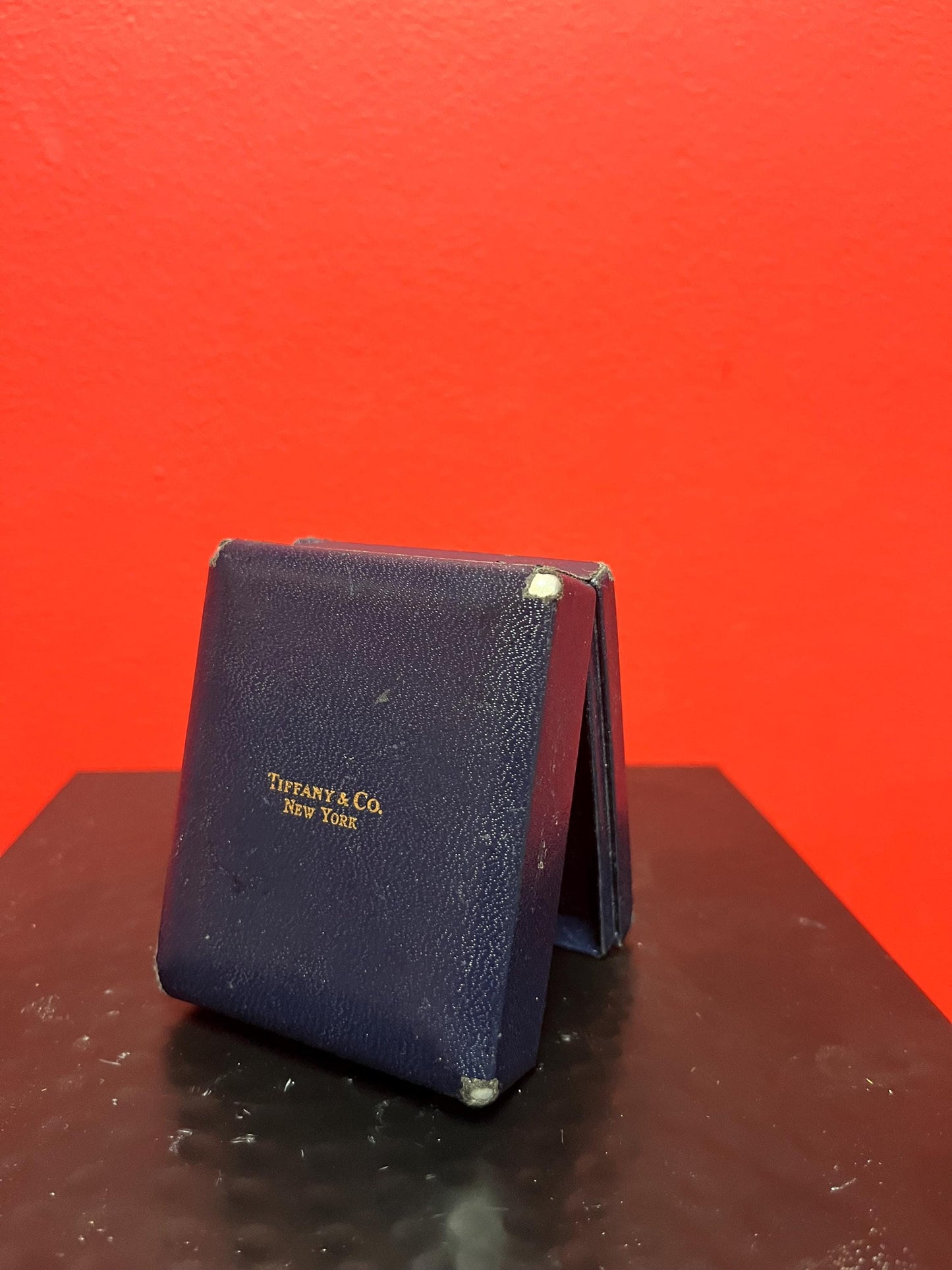 Amazing authentic old 3 x 2 x 1“ high Tiffany and  co New York jewellery box  like new perfect to give something sparkly in wow