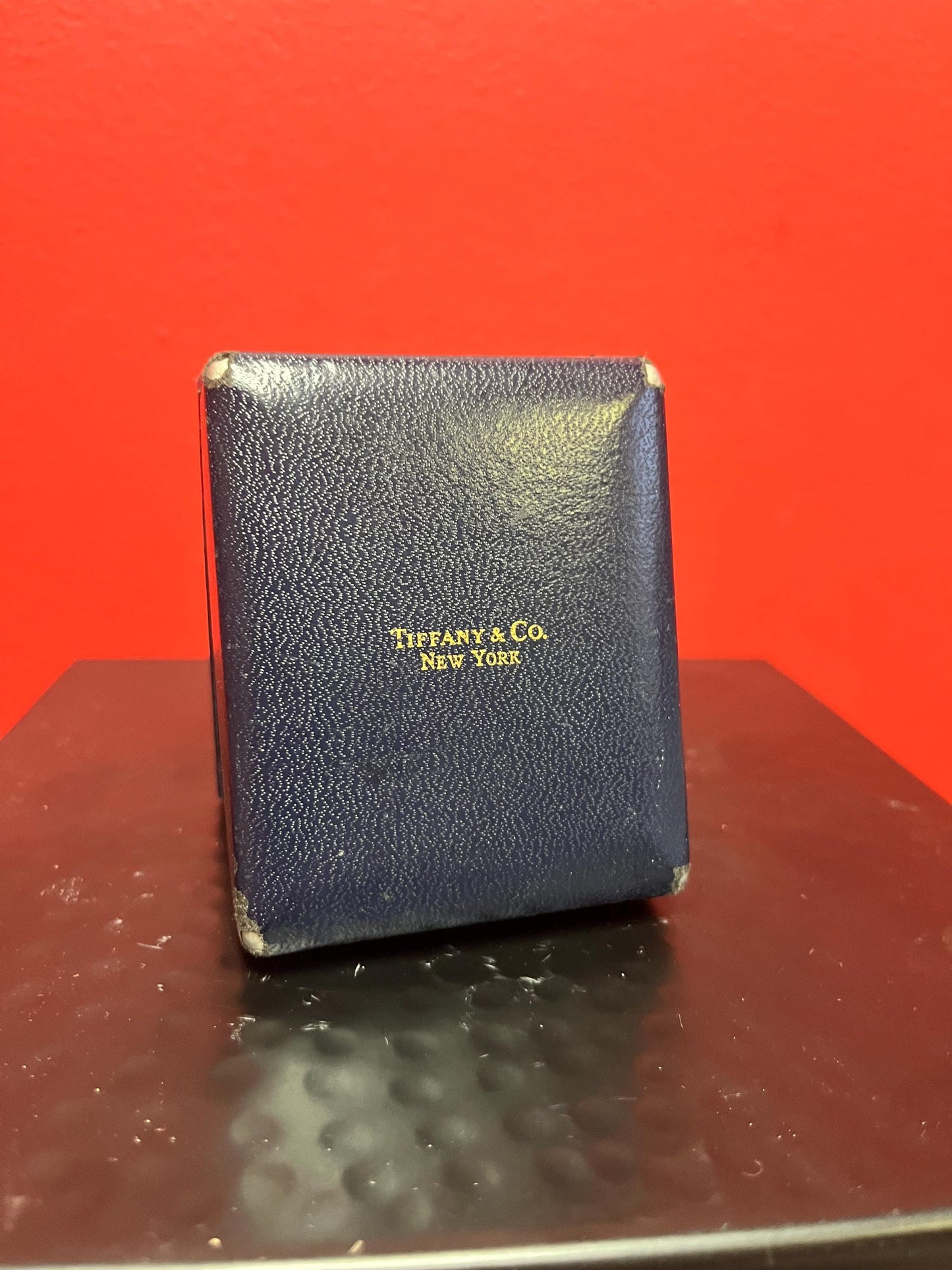 Amazing authentic old 3 x 2 x 1“ high Tiffany and  co New York jewellery box  like new perfect to give something sparkly in wow