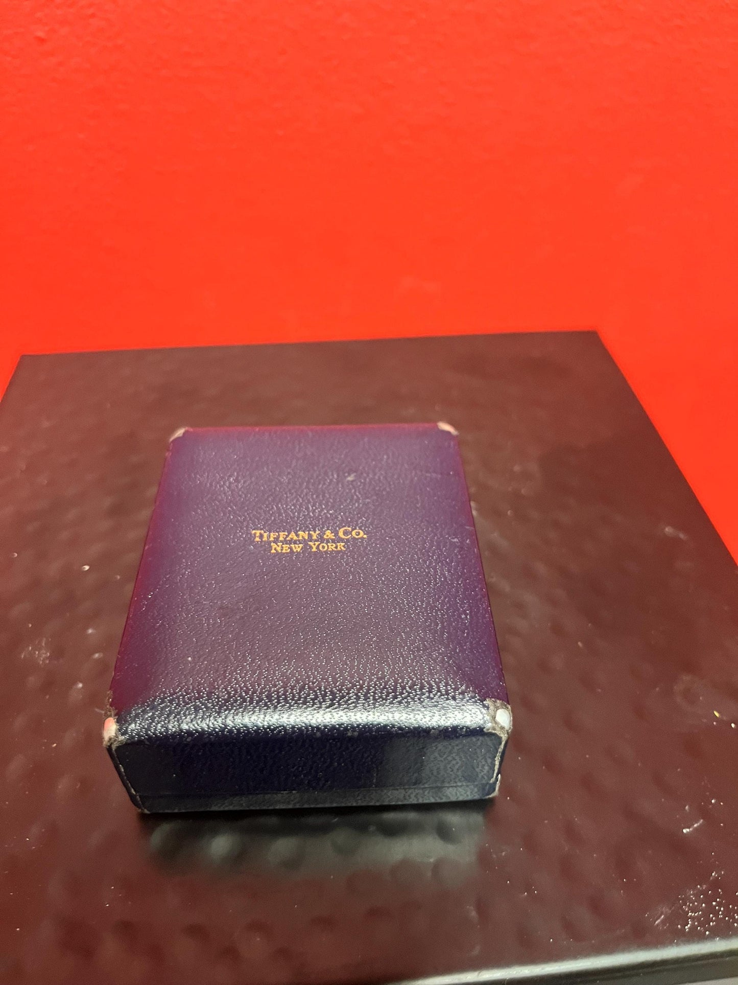 Amazing authentic old 3 x 2 x 1“ high Tiffany and  co New York jewellery box  like new perfect to give something sparkly in wow