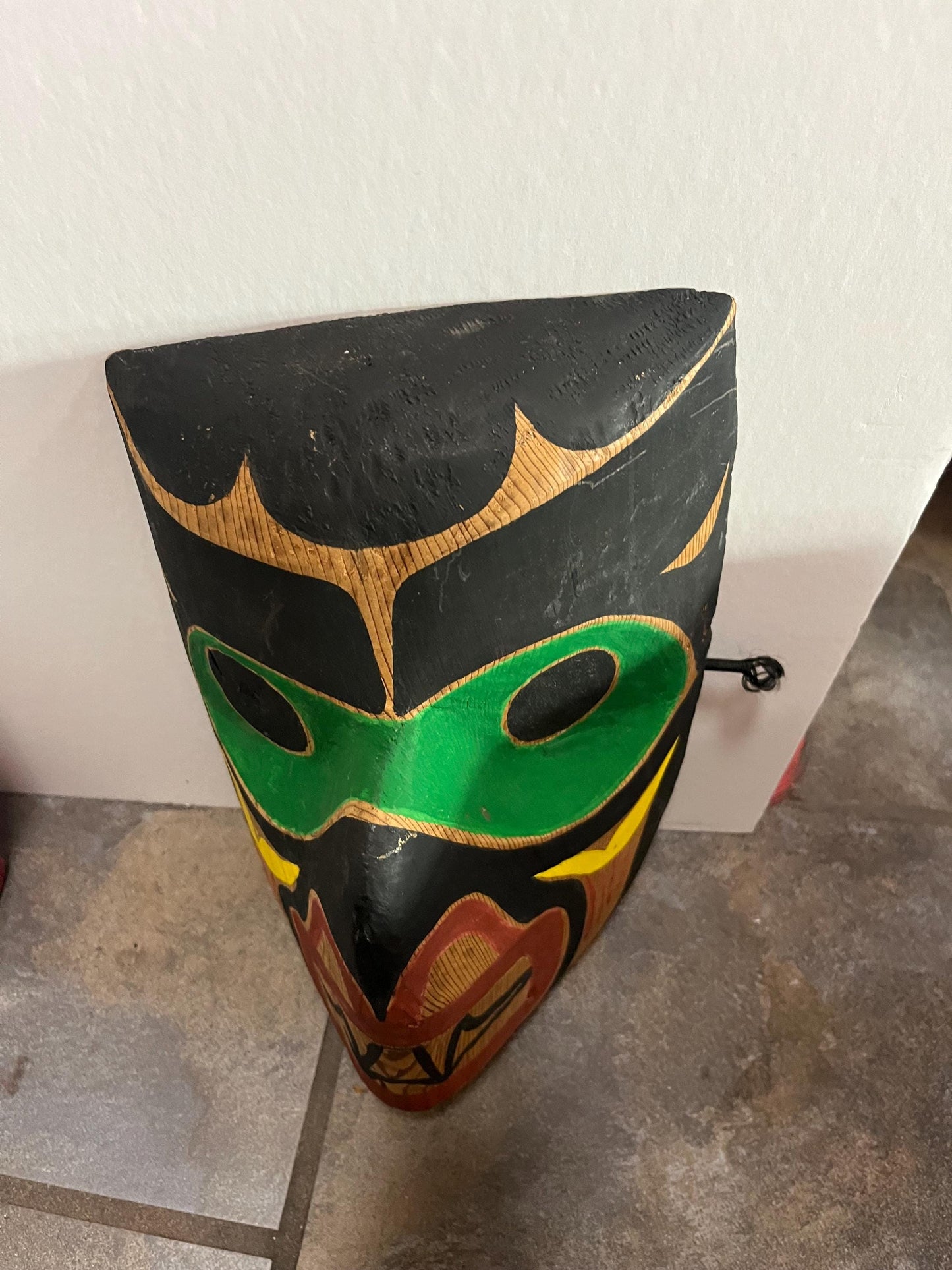 Beautiful primitive style 12 x 7 inch wide indigenous first nations northwest coast mask  great value